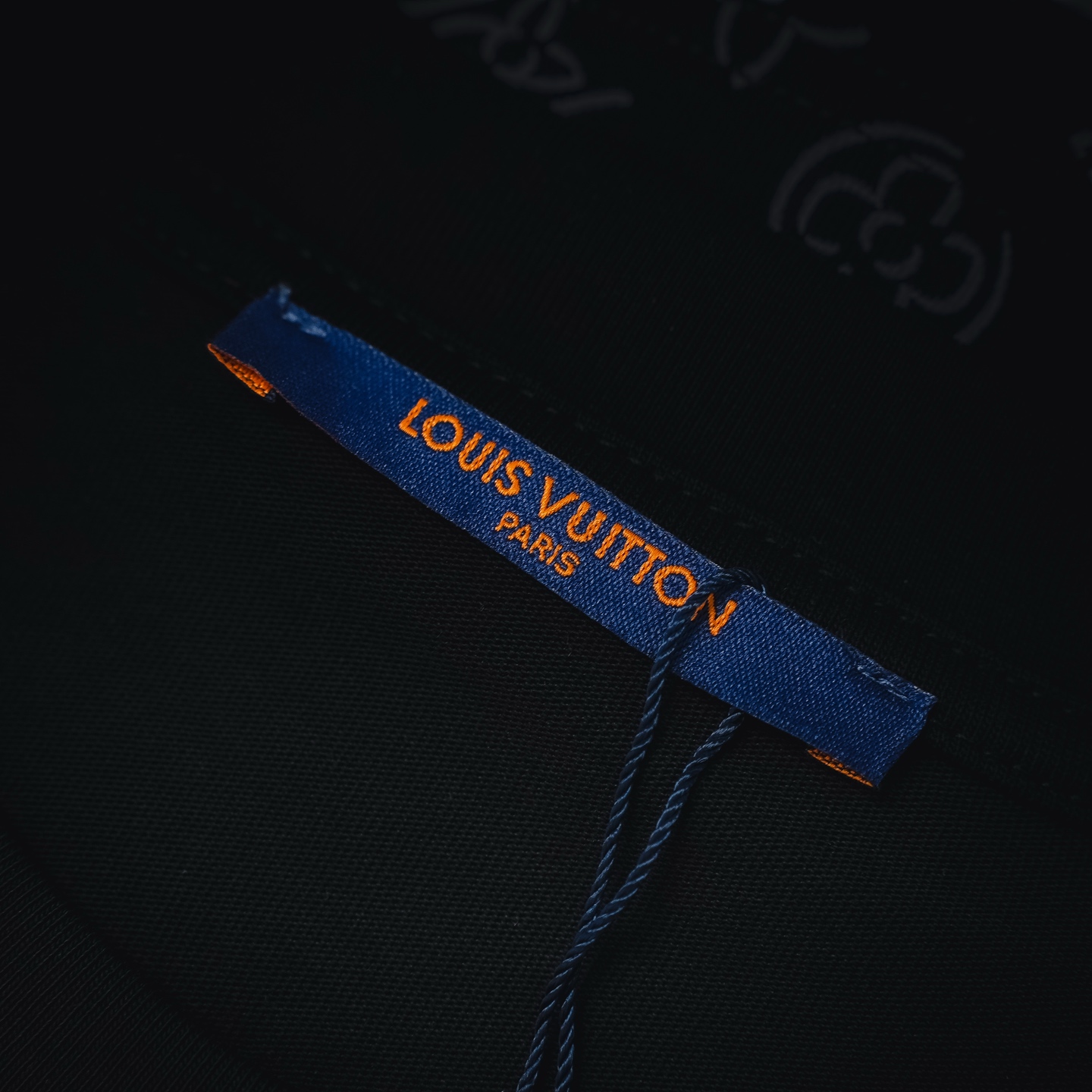 Louis letther badge embroidered t-shirt