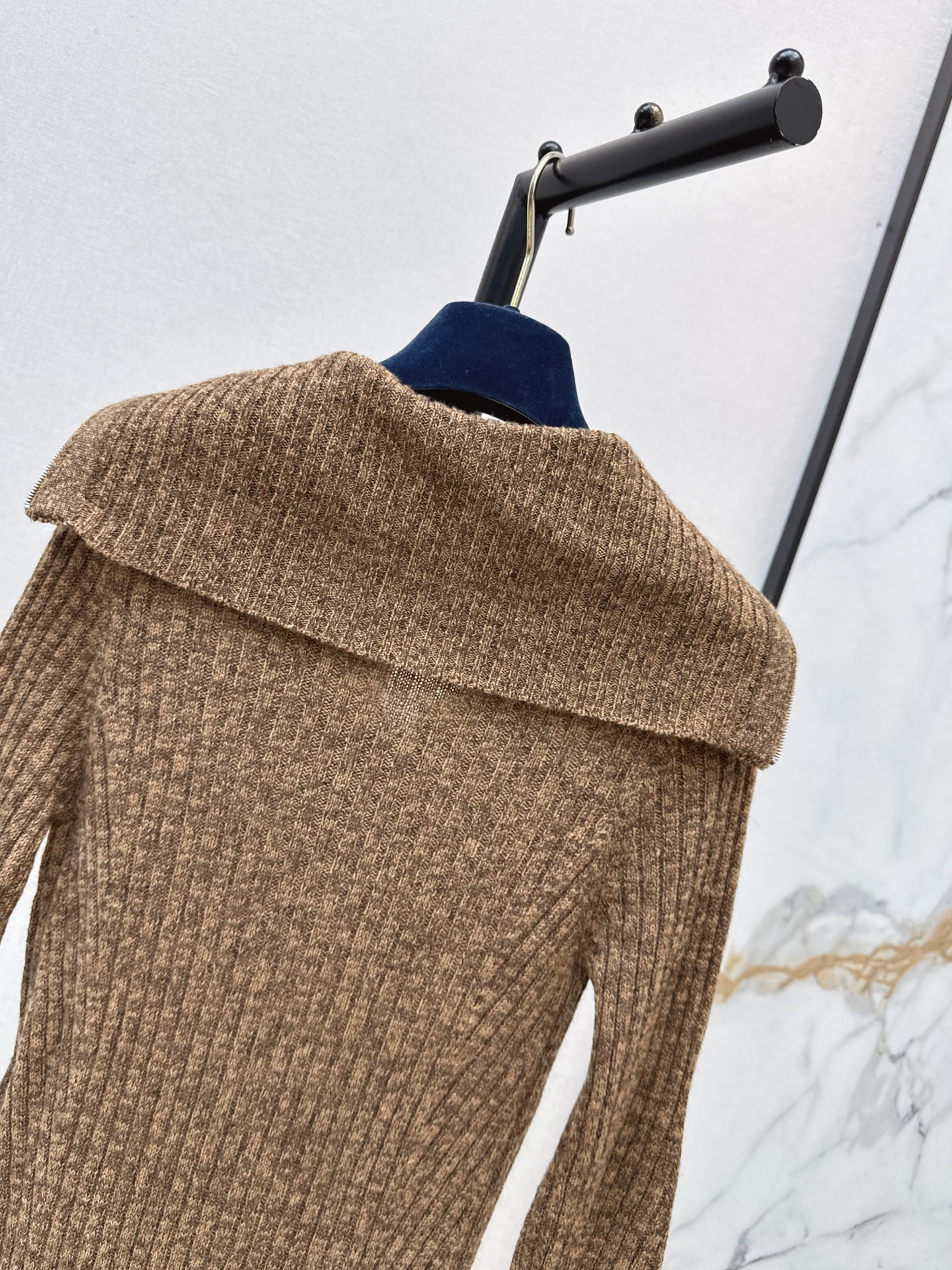 Loui 26fw slim-fit knit sweater