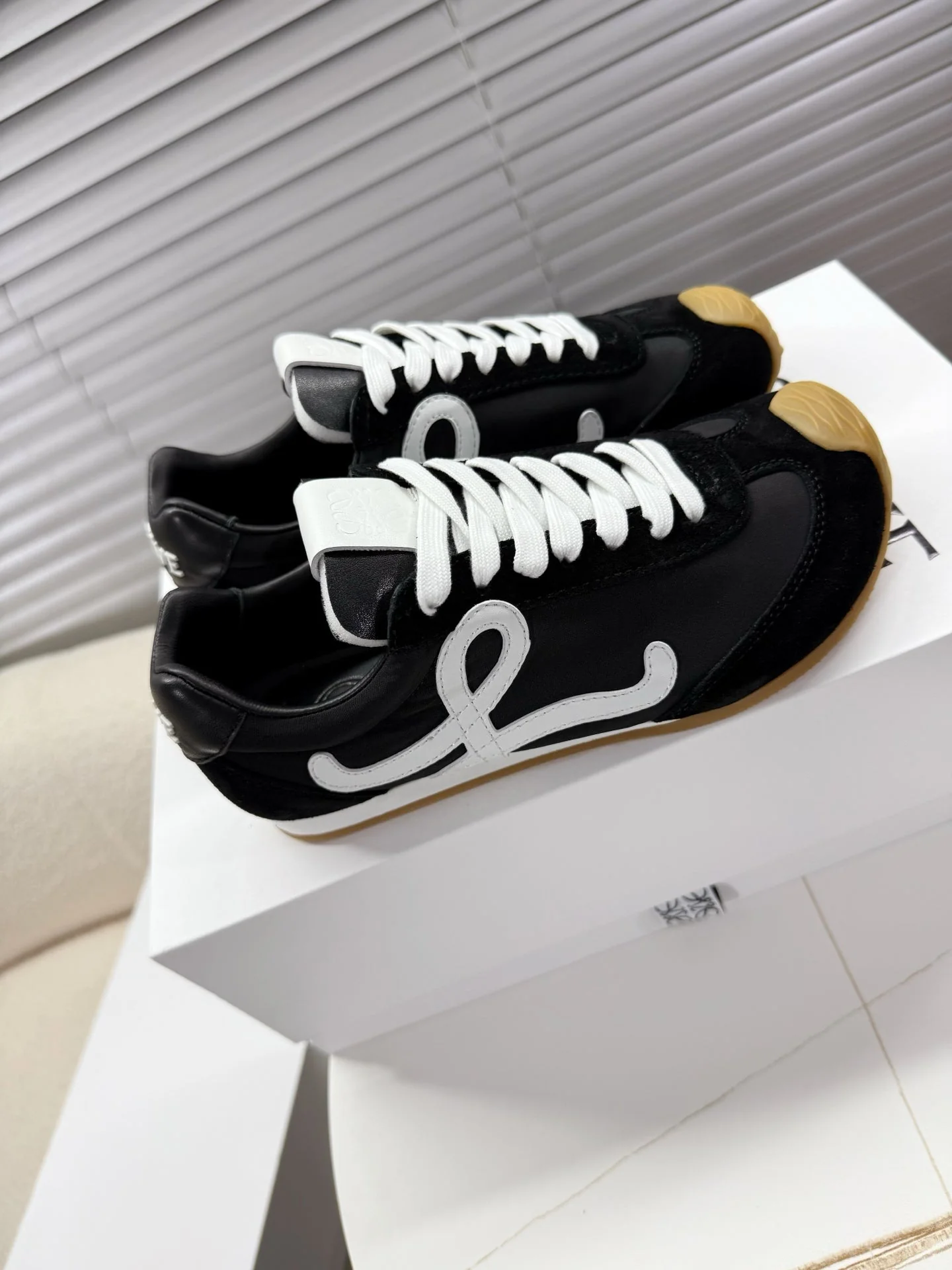 Loe 25fw all-match shoe