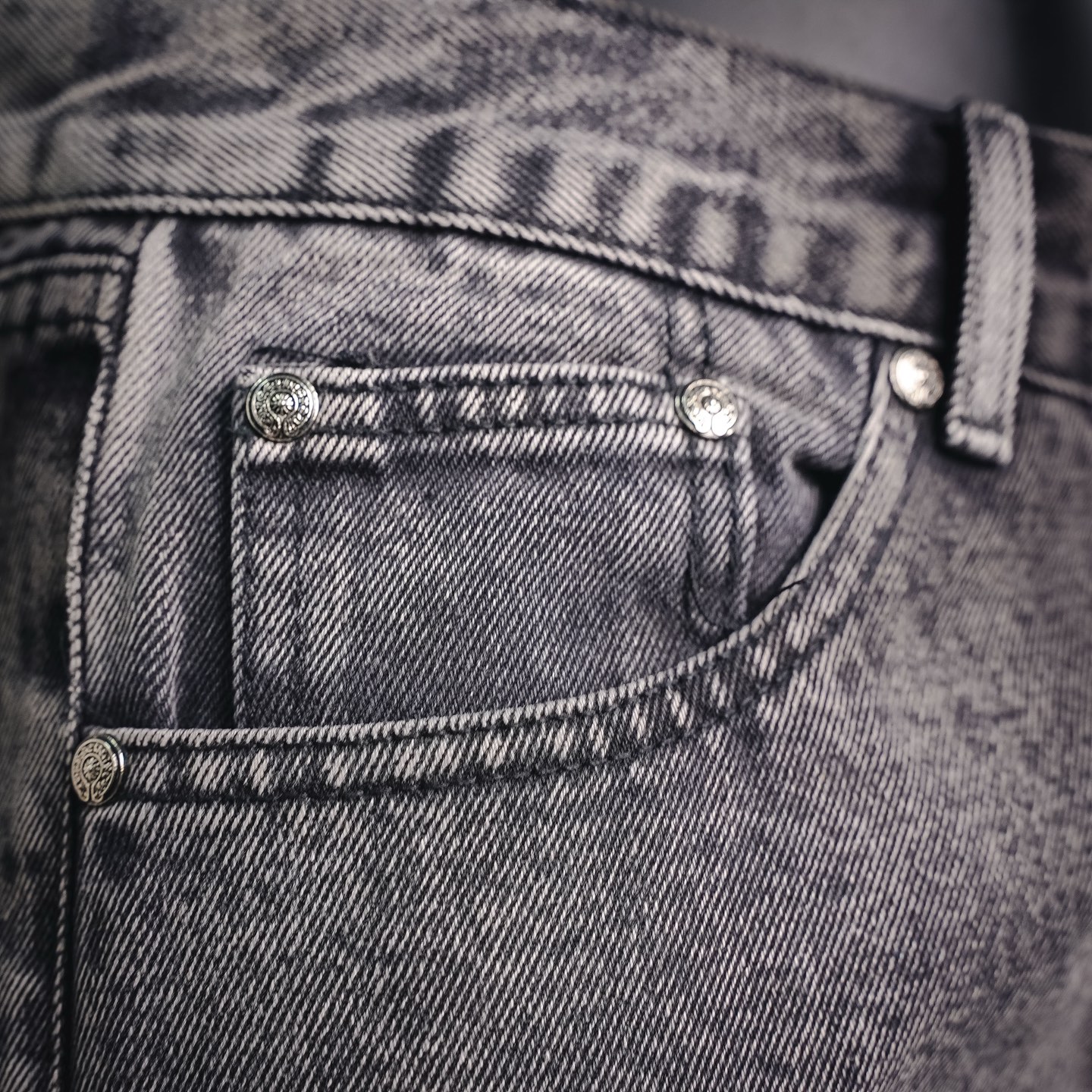 Chrome applique jeans