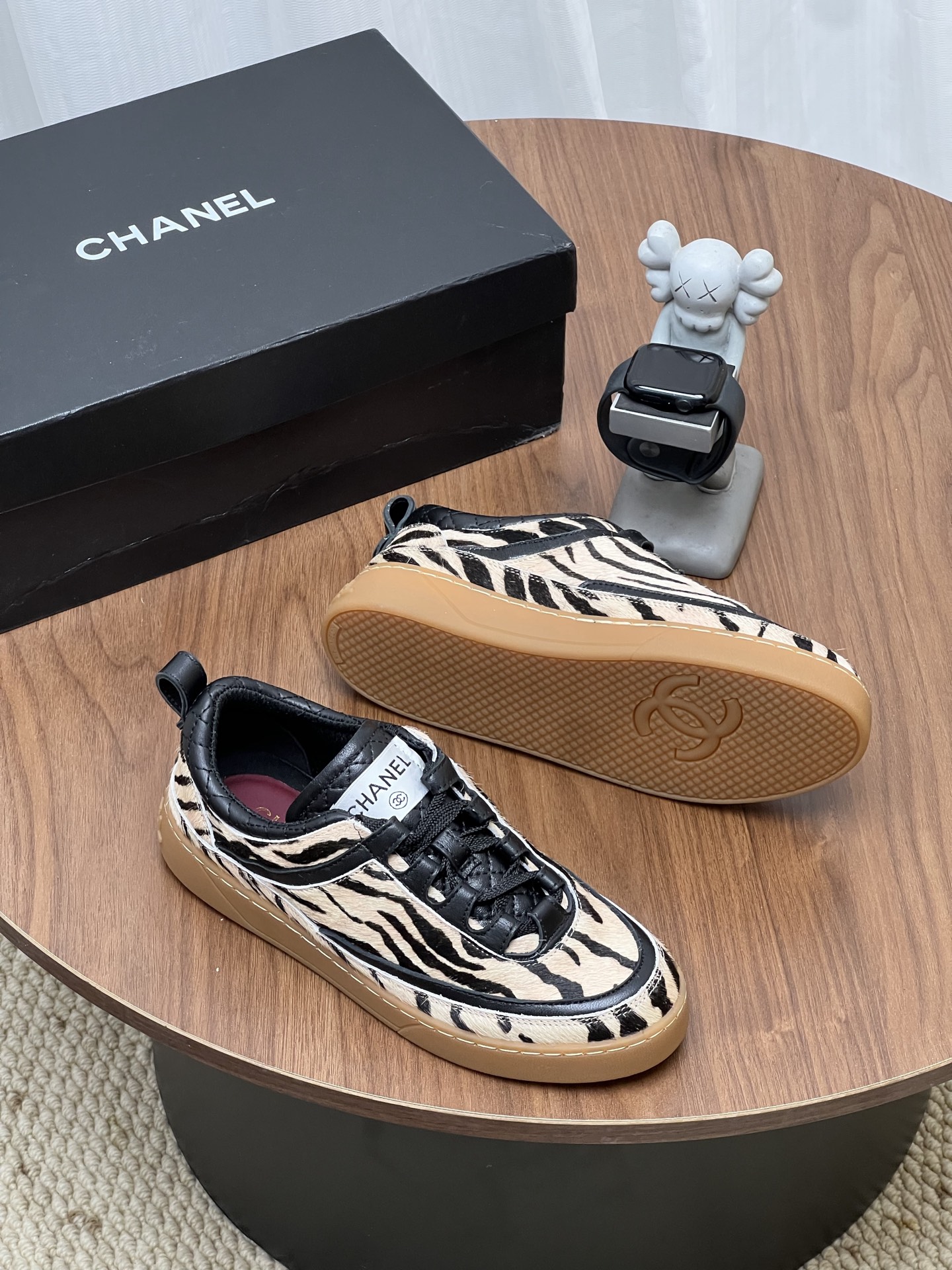 Chan sneaker