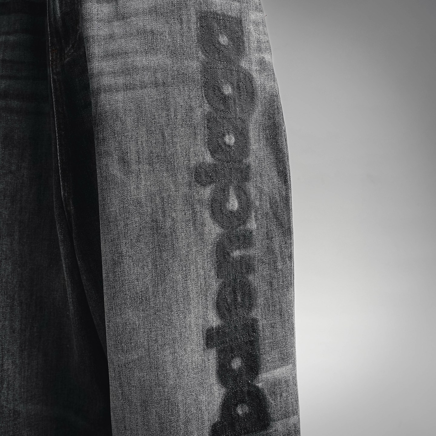 Balen embroidered washed jeans