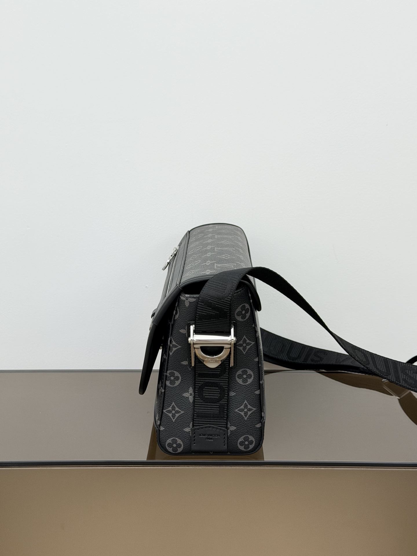 Louis messenger bag
