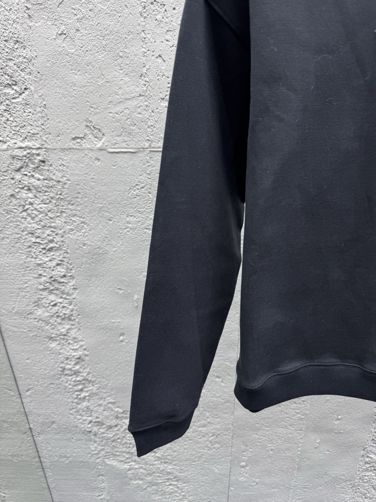 Valnet minimal pocket sweatshirt