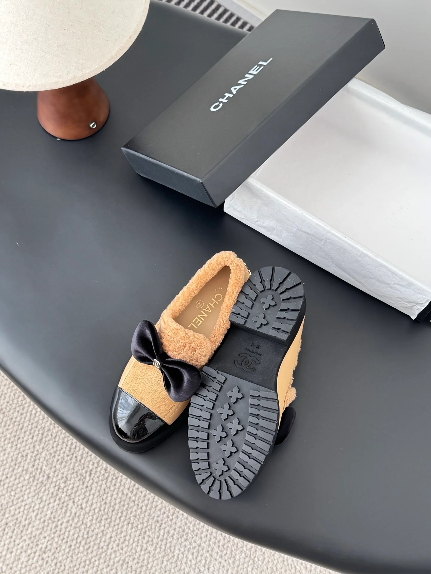 Chan 25fw lined flats