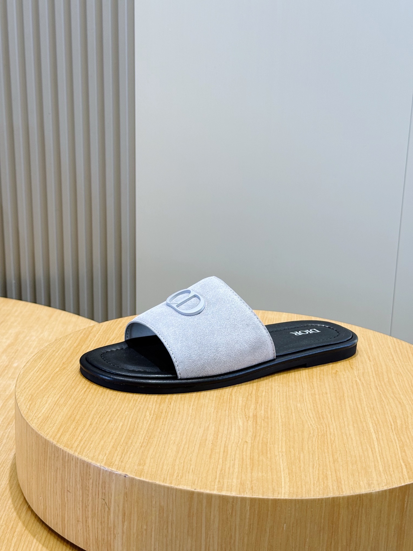 CD slippers