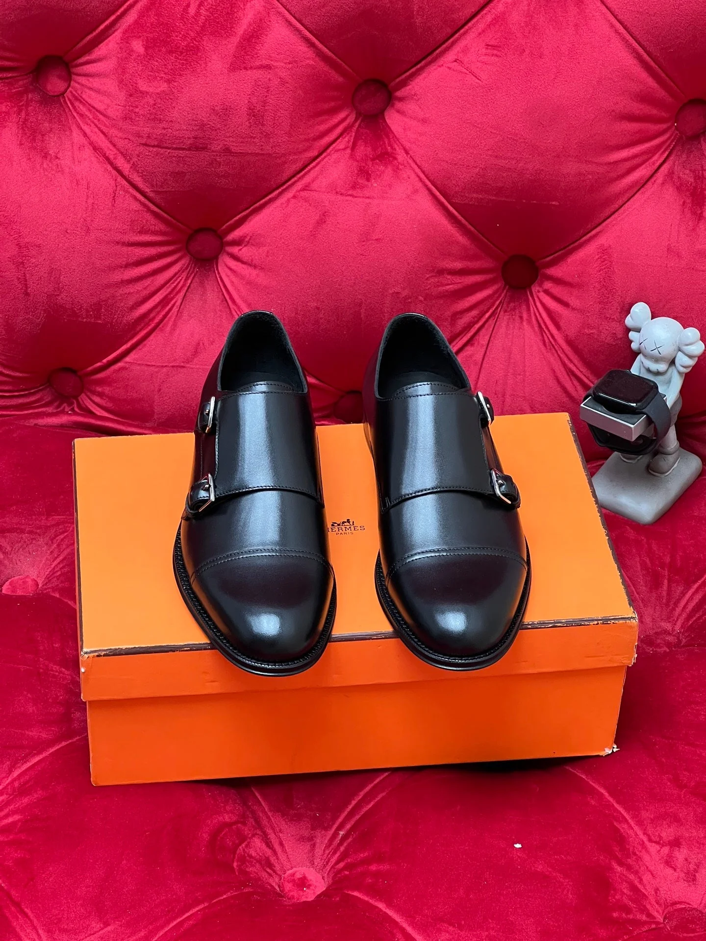 CD leather shoes