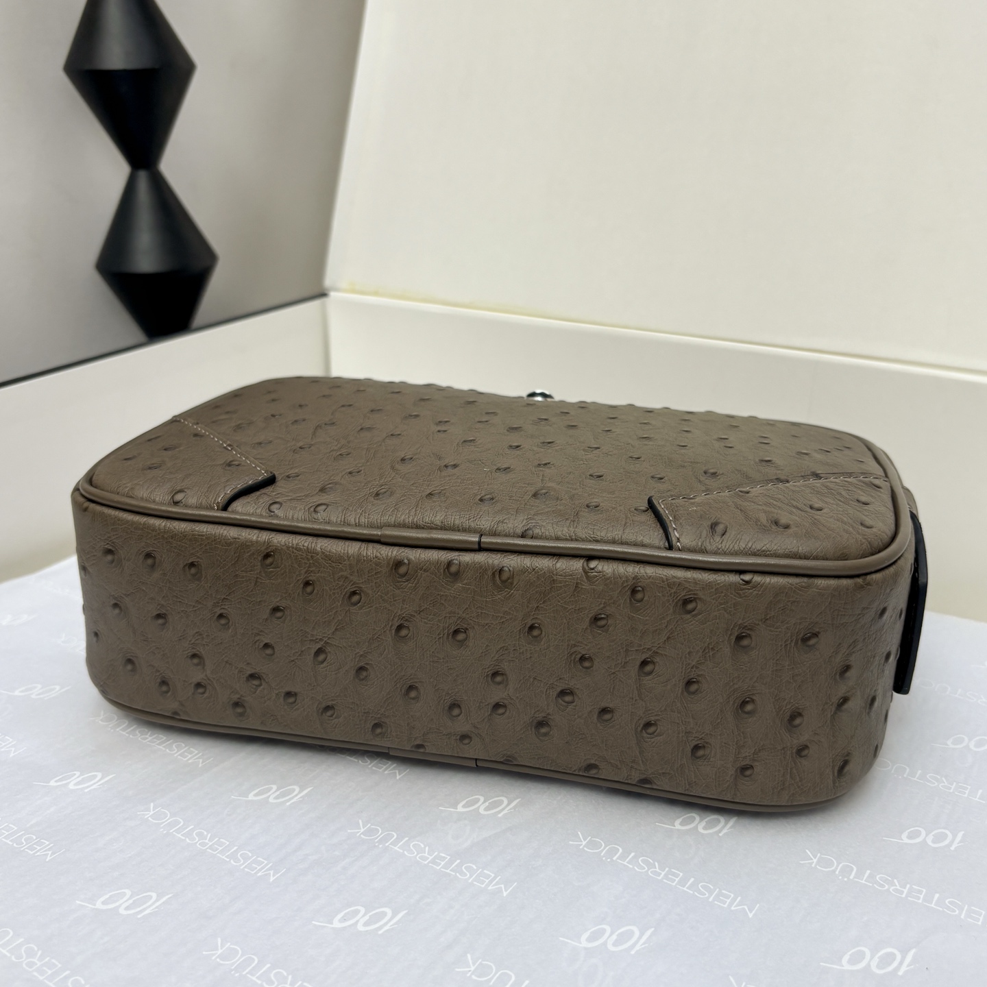 Montb saddle crossbody bag