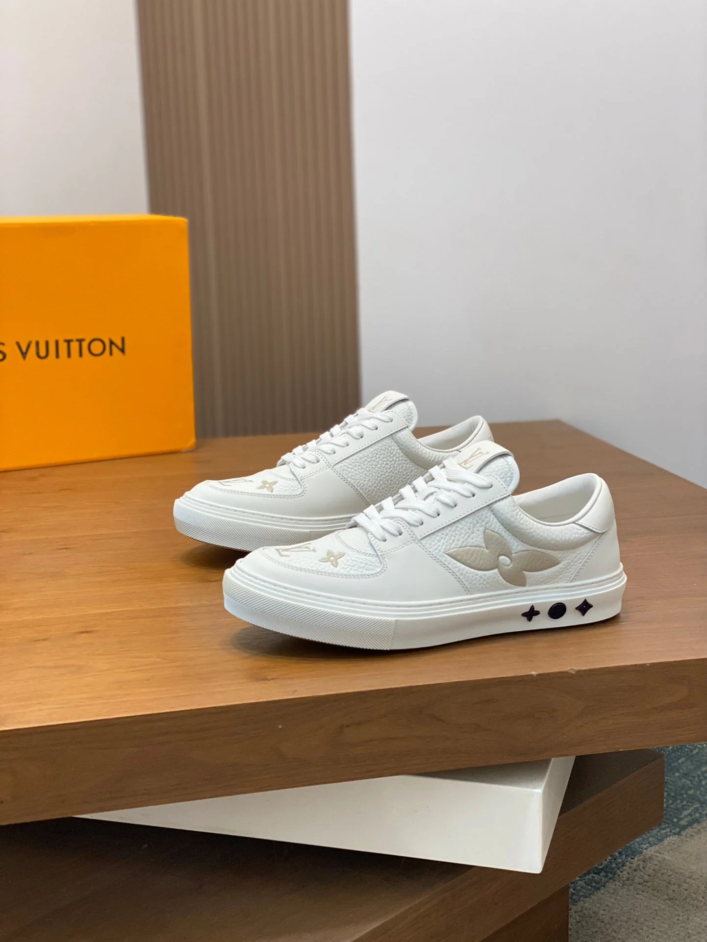 Louis leather sneakers