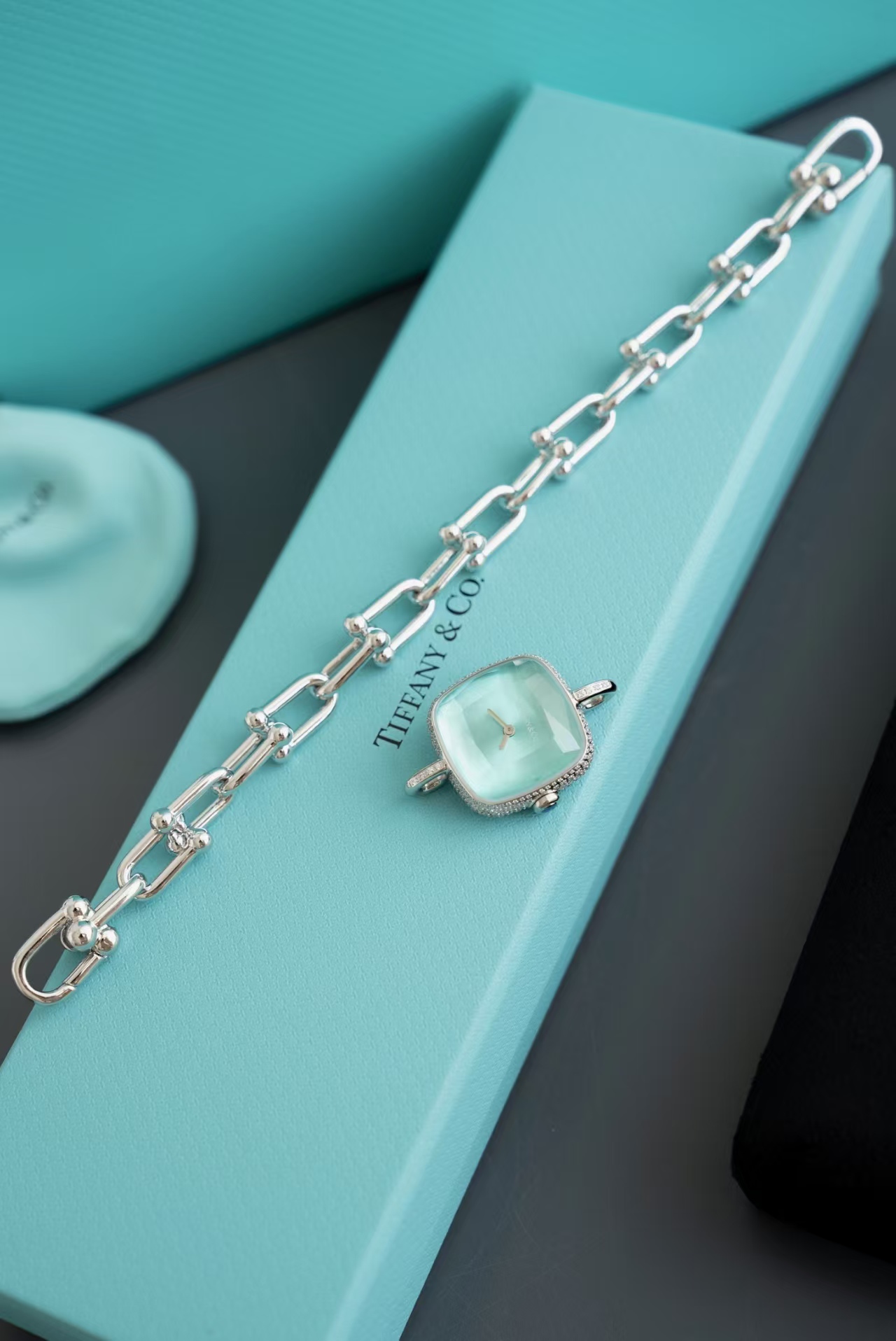 Tiffa watch
