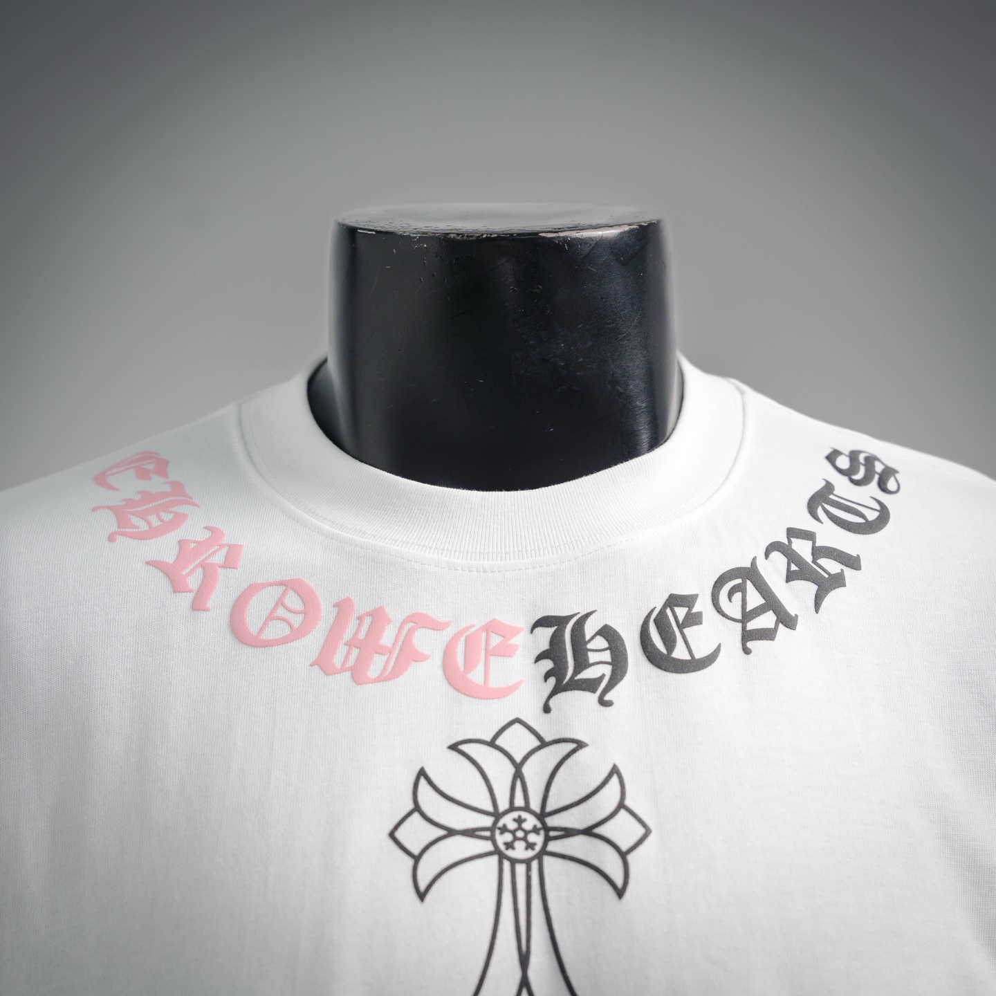 Chrome cross necklace print t-shirt