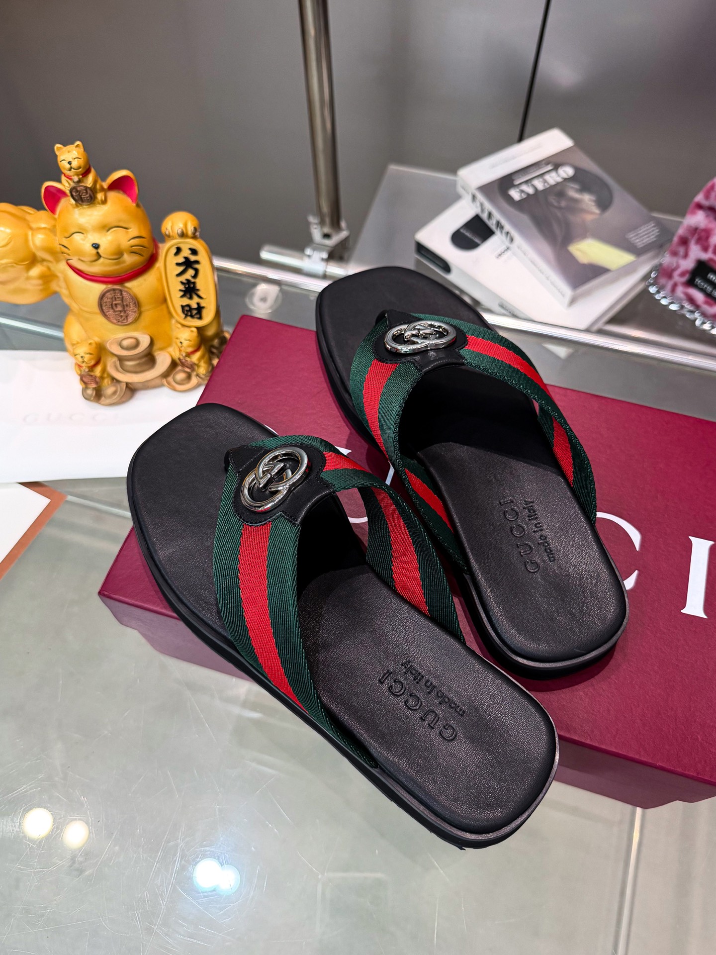 Guc slippers
