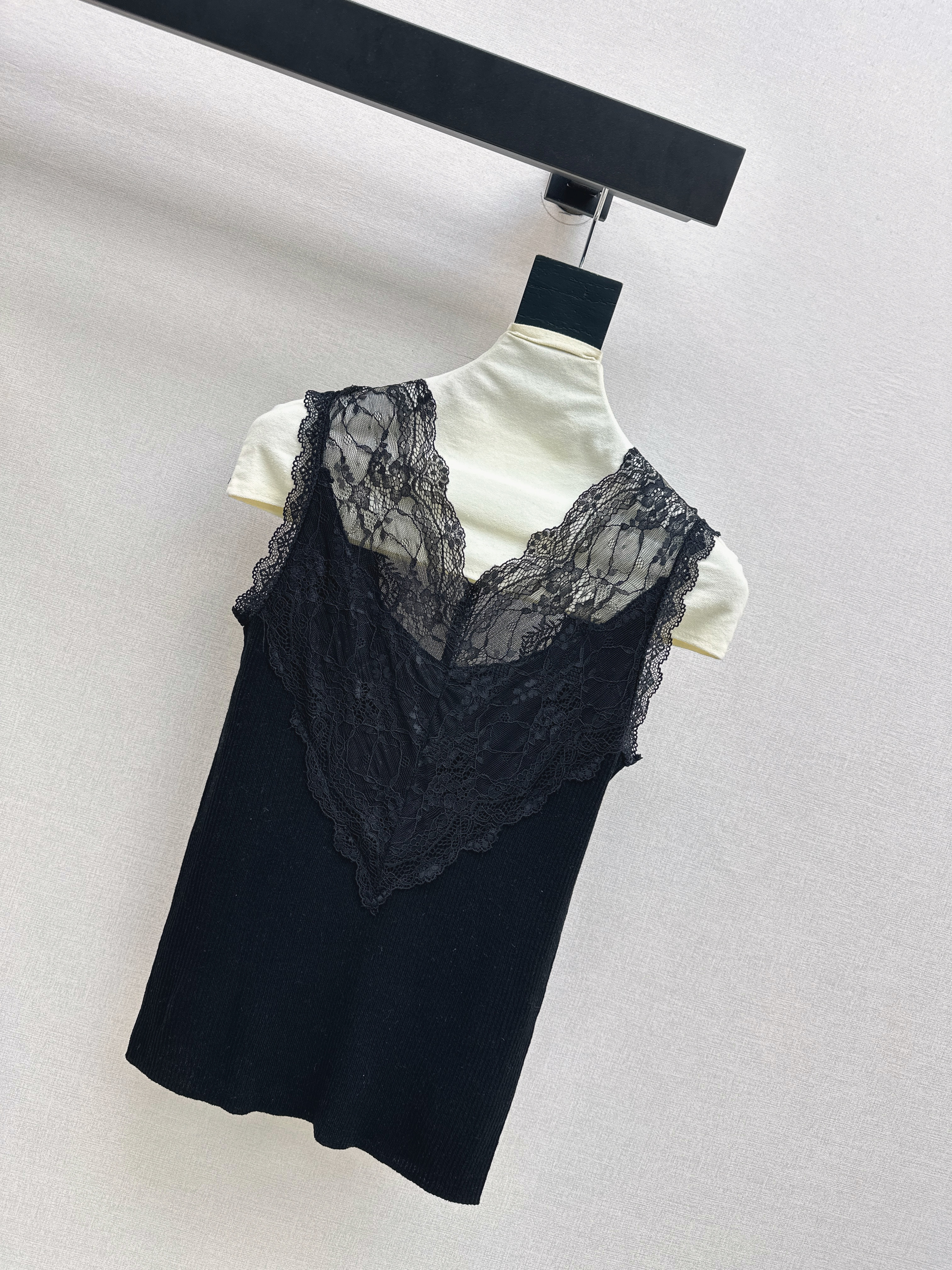 ES 26ss lace contract vest