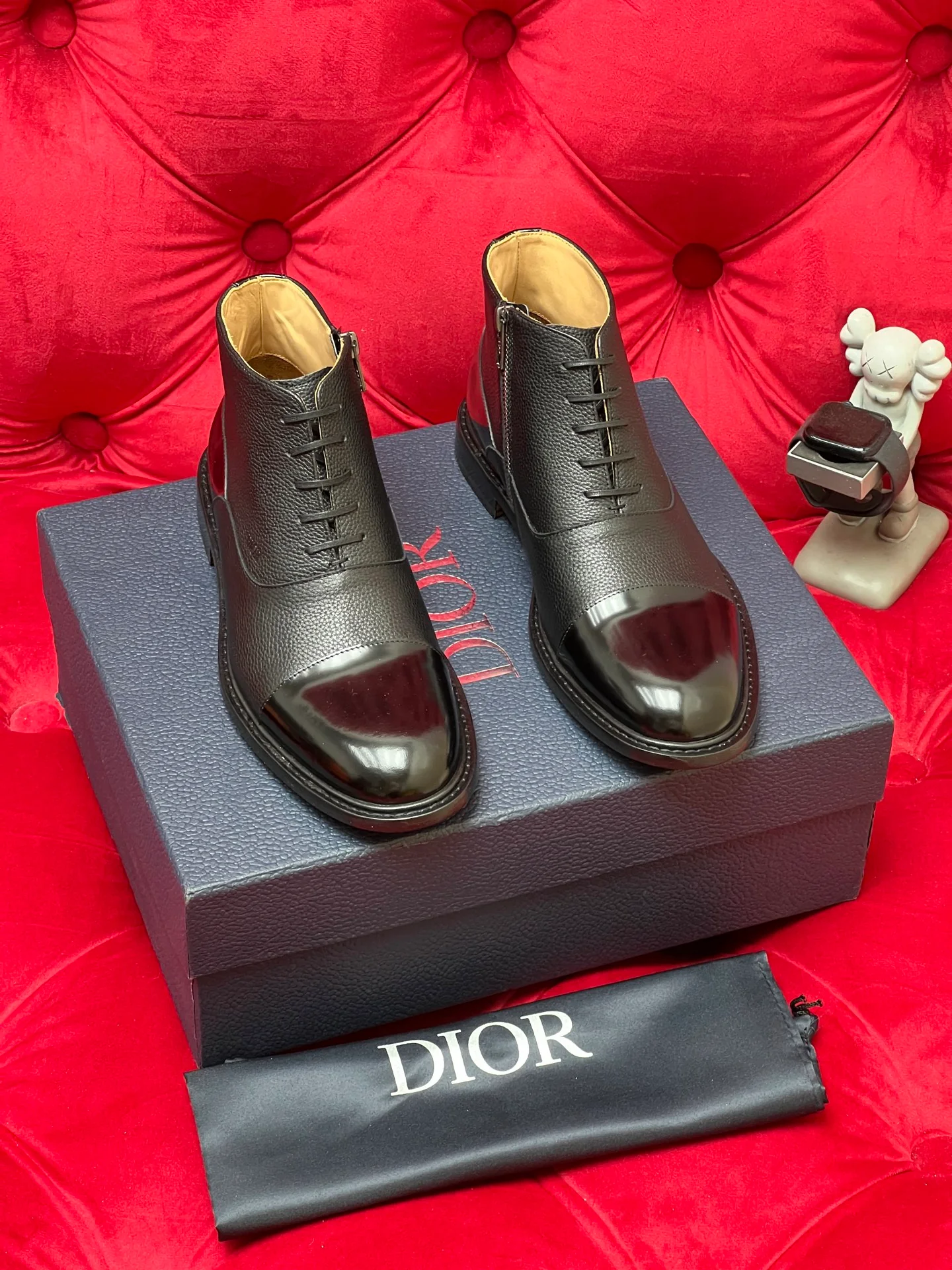 CD leather shoes