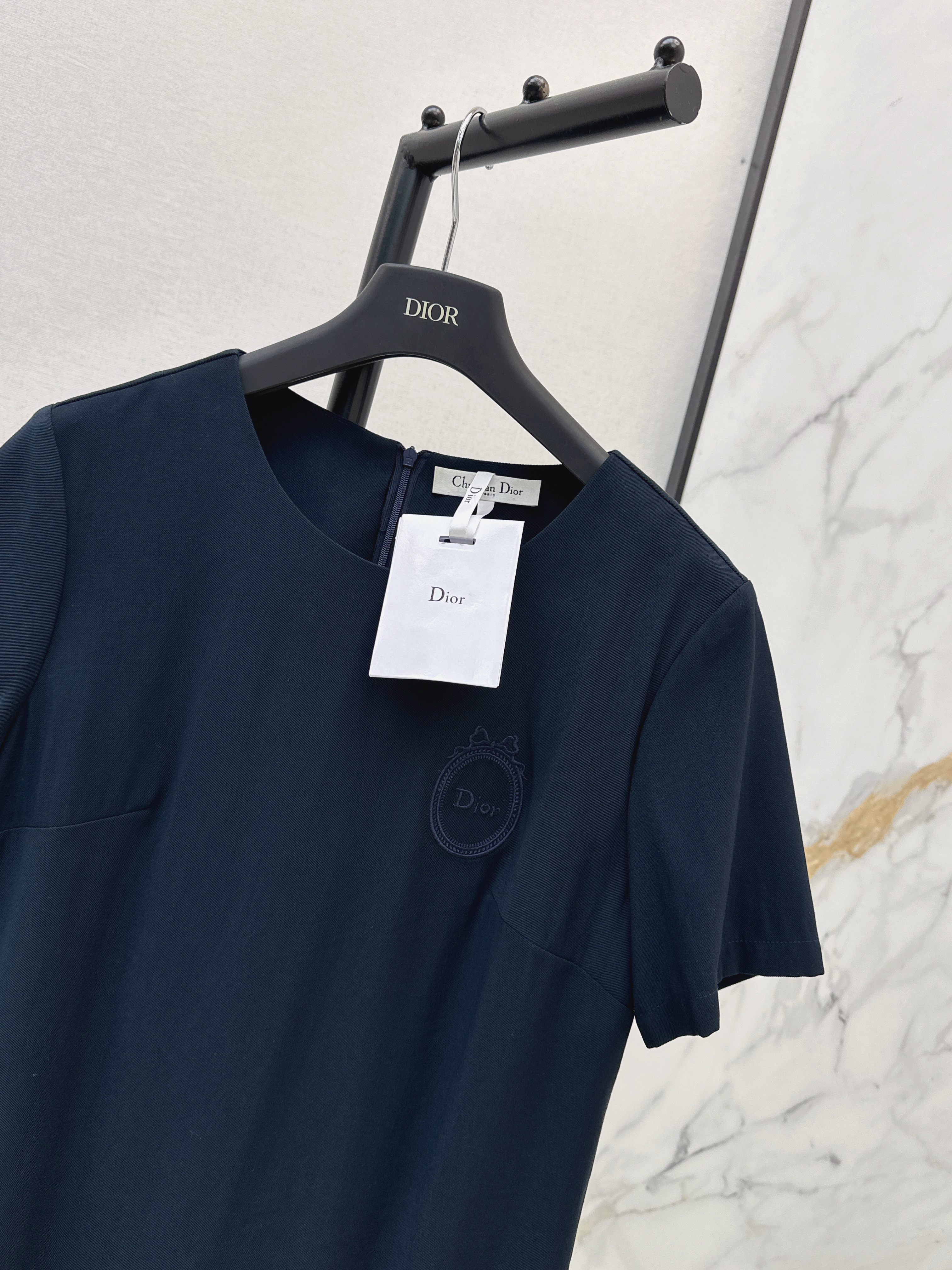 CD 26ss contract dress
