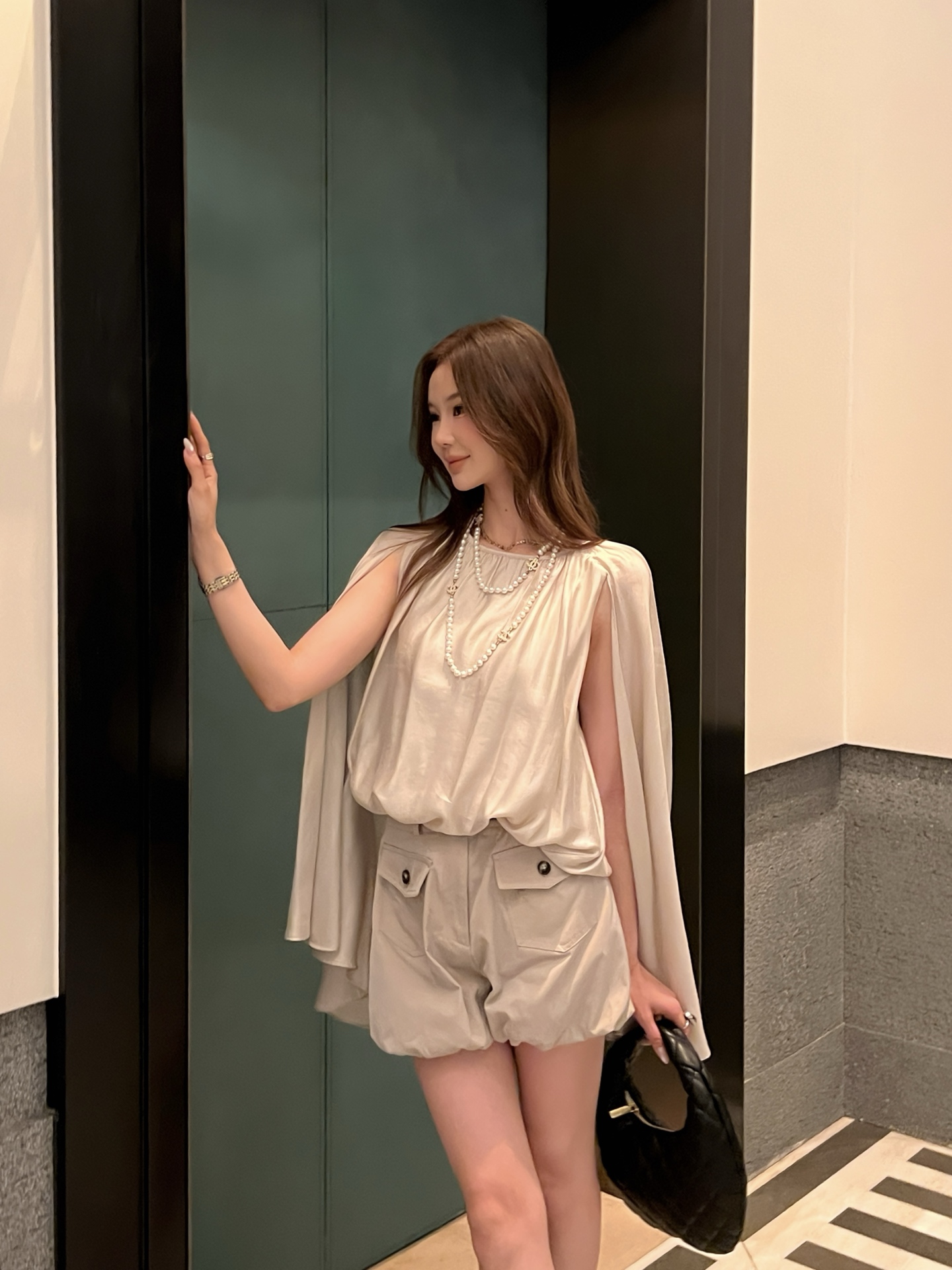 Chol 26ss cape sleeve top