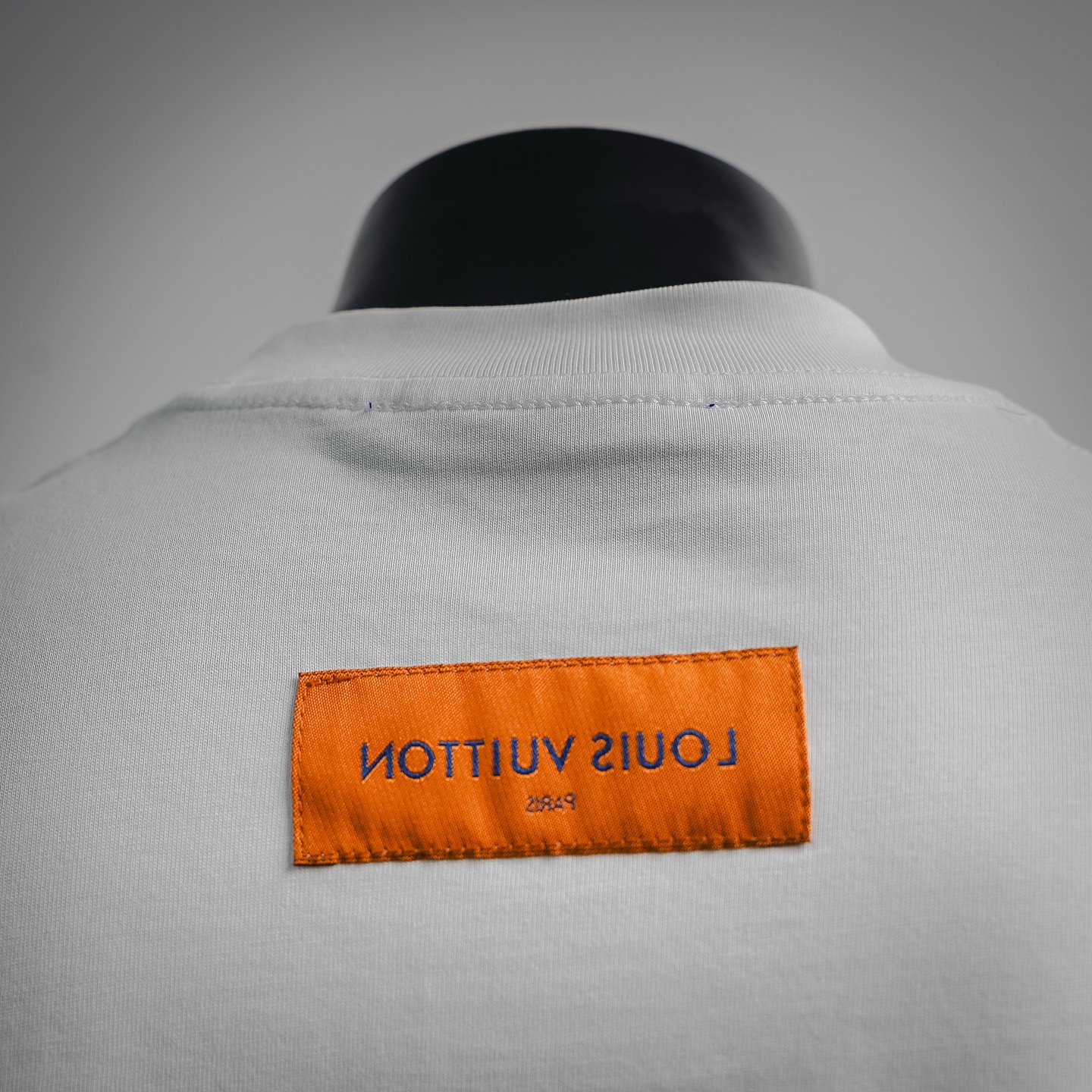 Louis letther badge embroidered t-shirt