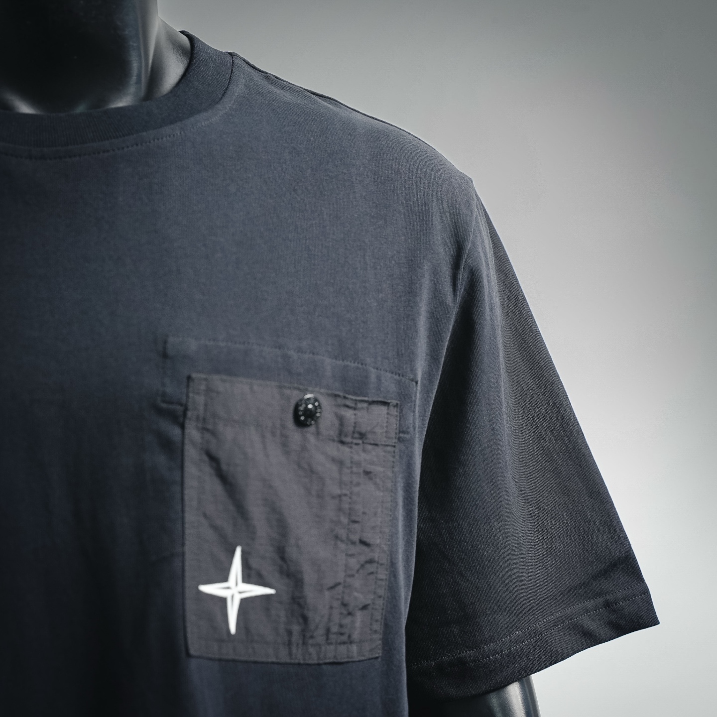 Stone whit a pocket t-shirt
