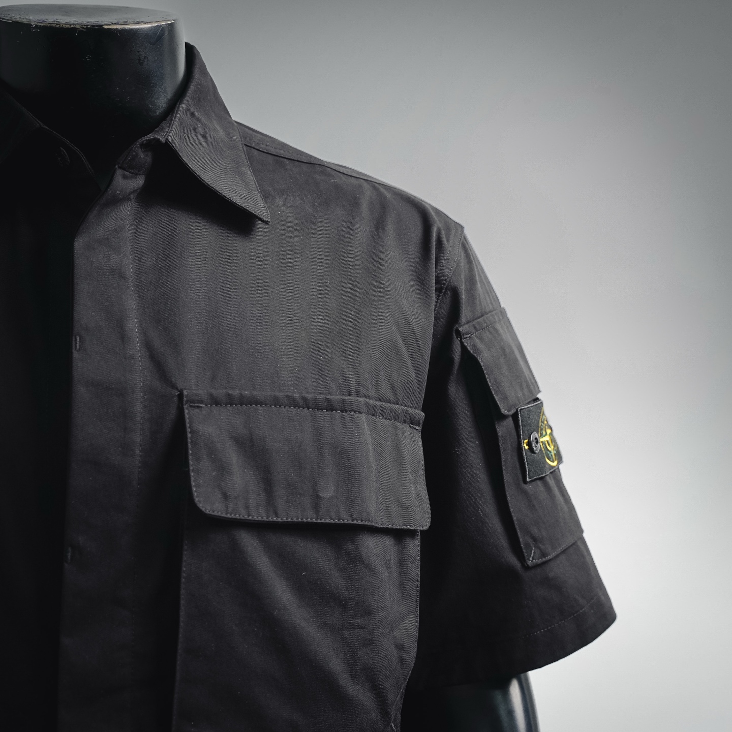 Stone cuffs badge t-shirt