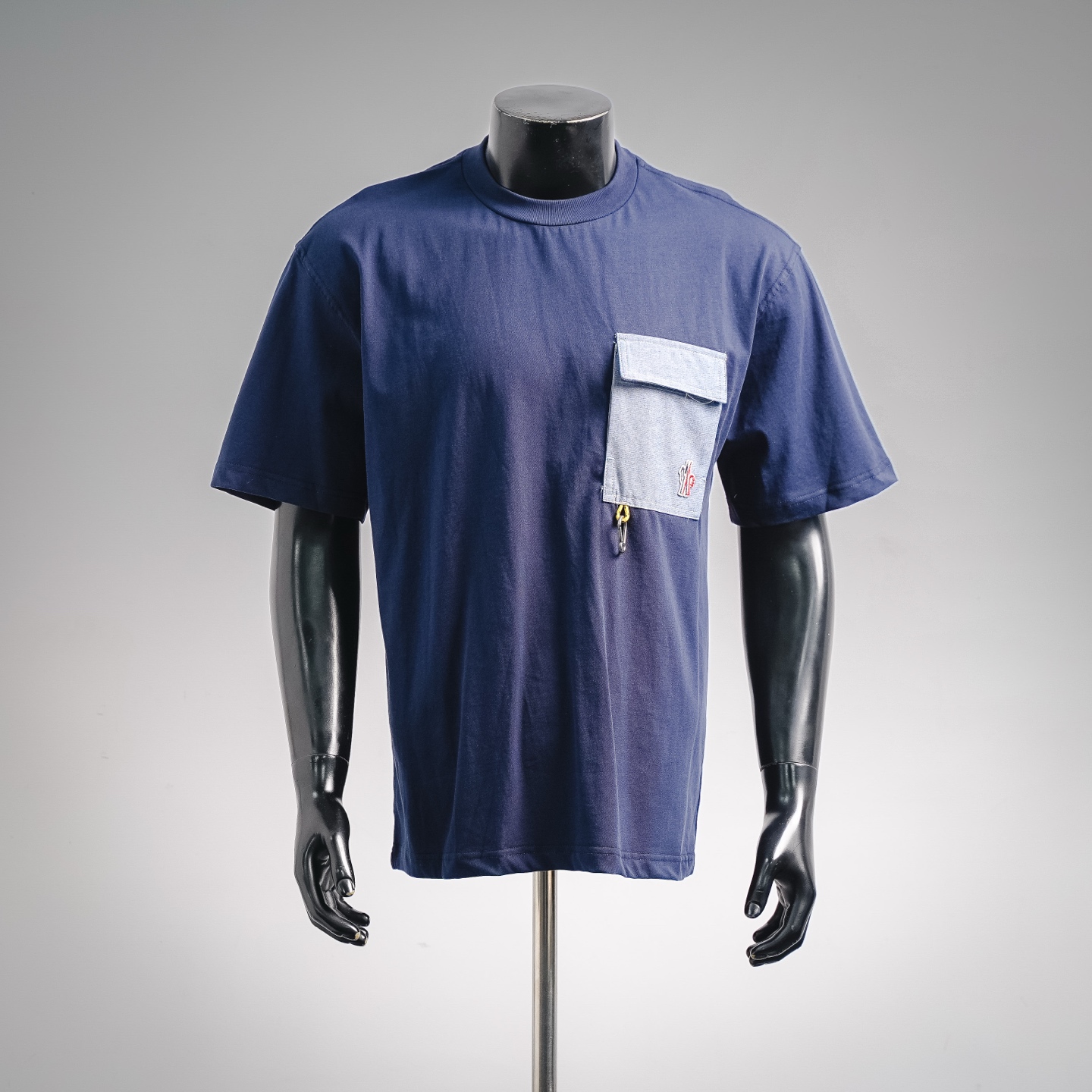 Mon with pockets t-shirt