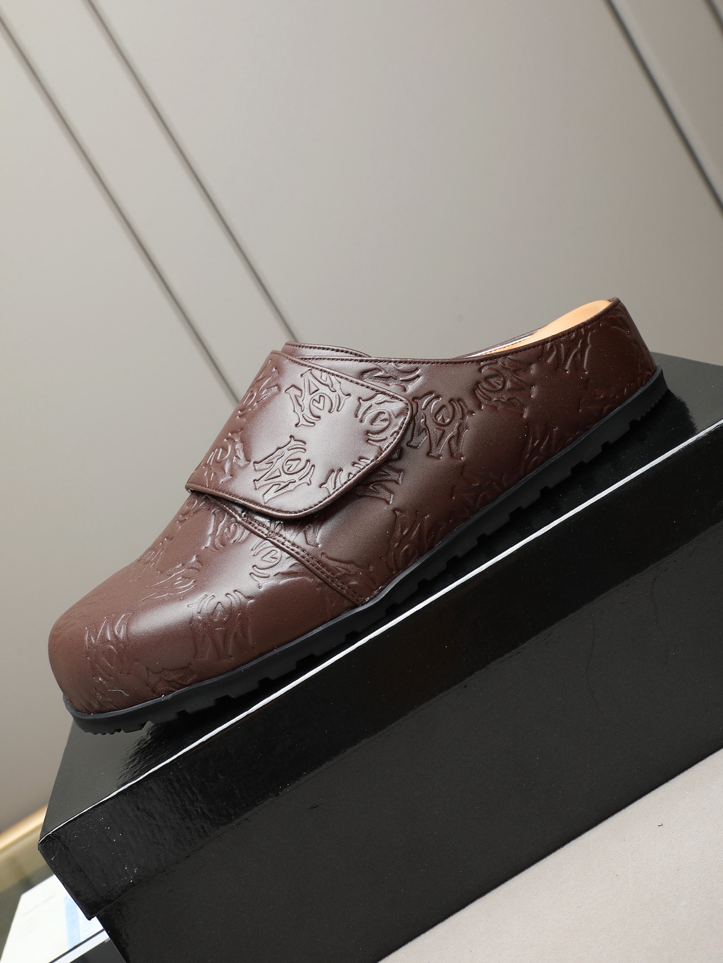 Ami embossed mules