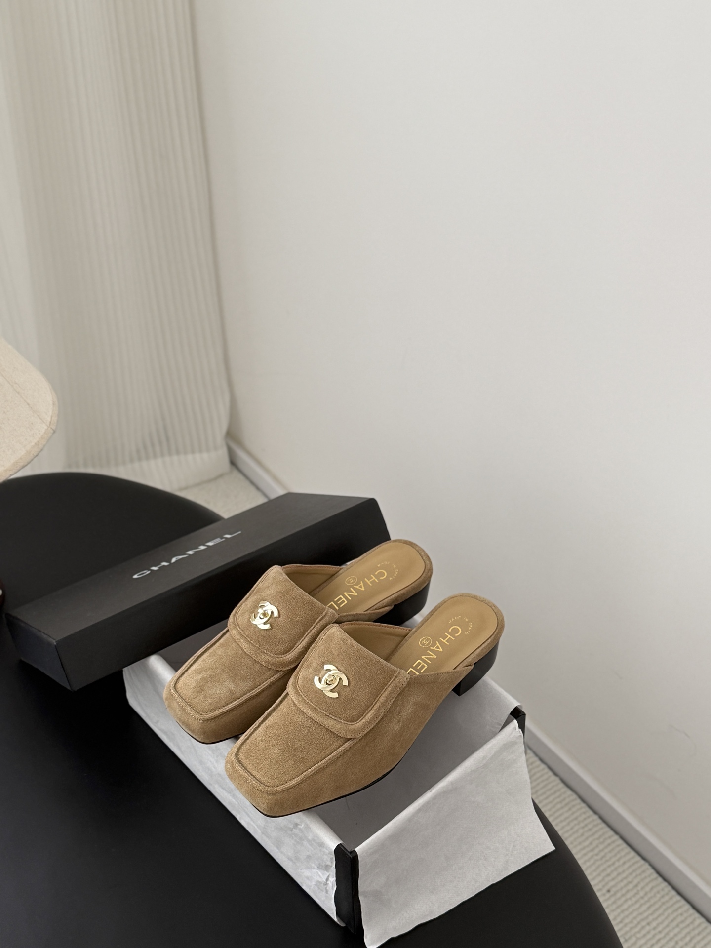 Chan 26C suede mules