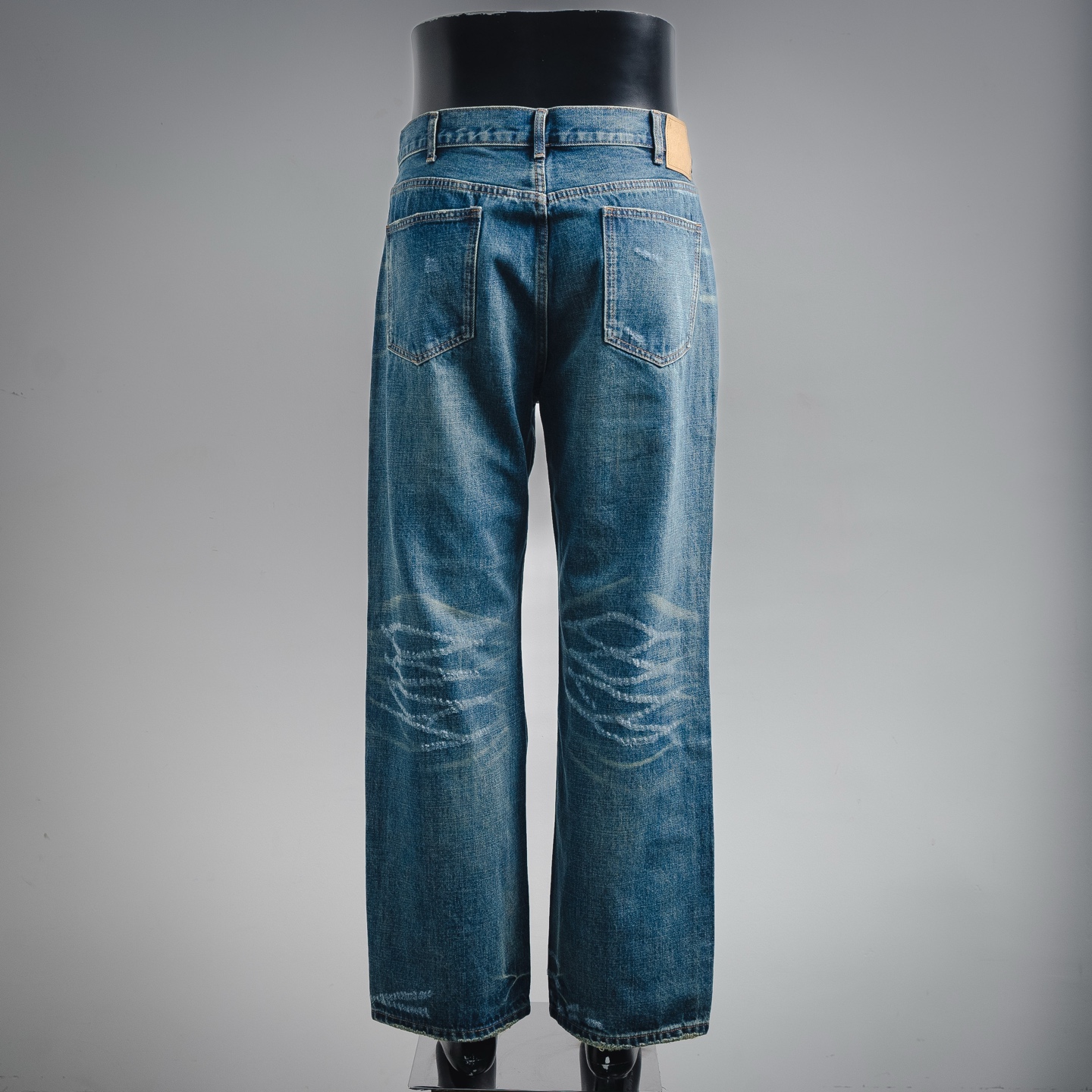 Cel distressed jeans
