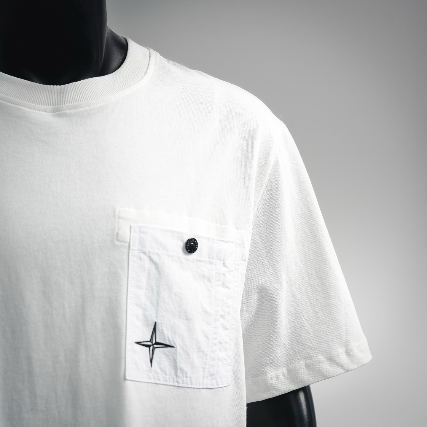 Stone whit a pocket t-shirt