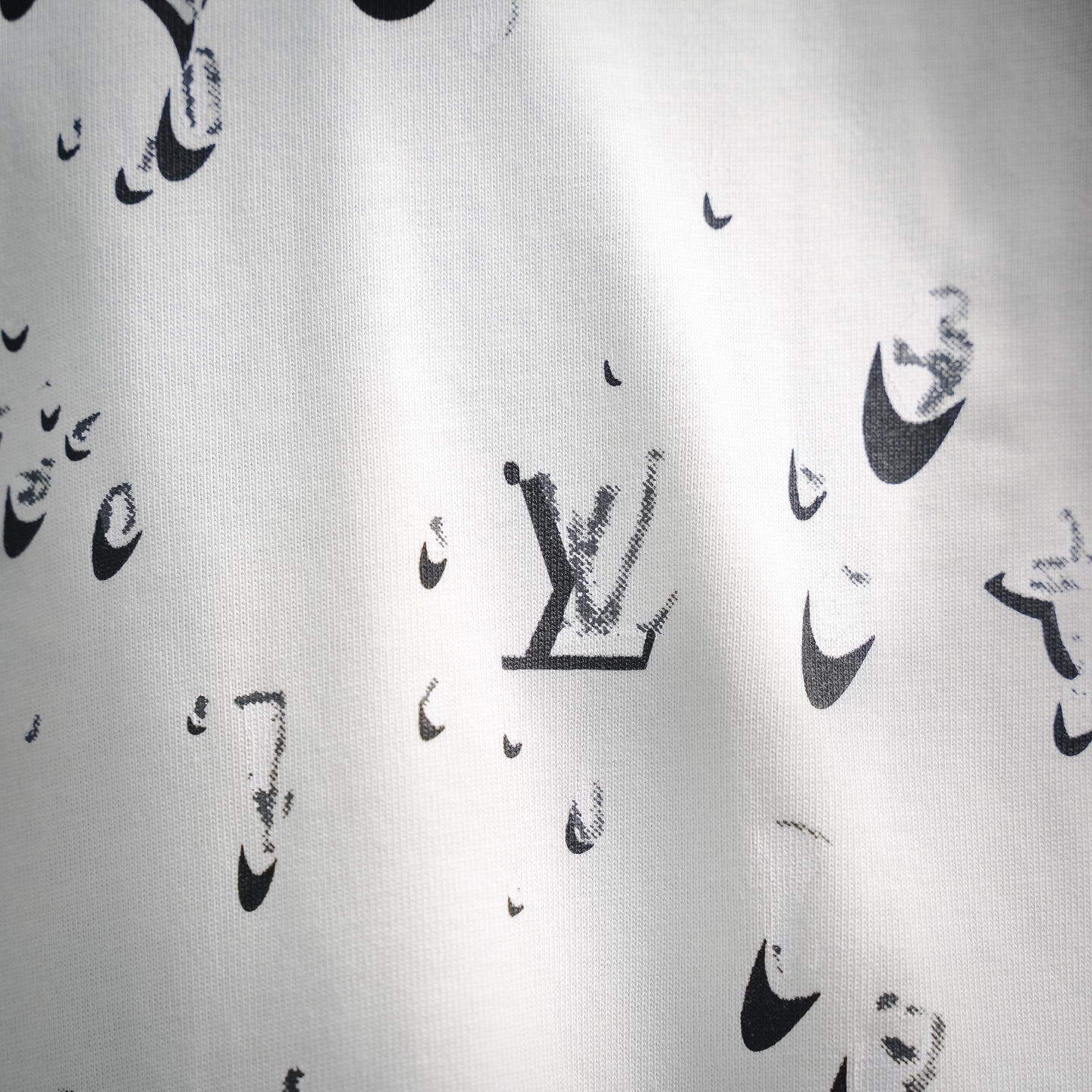 Louis paint splash logo t-shirt
