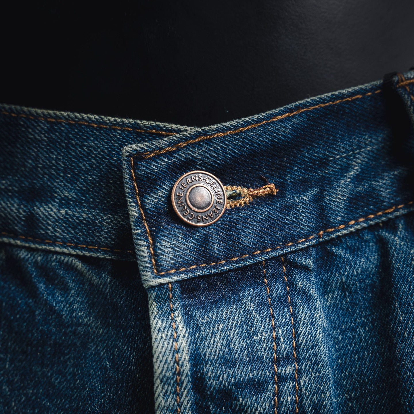 Cel distressed jeans