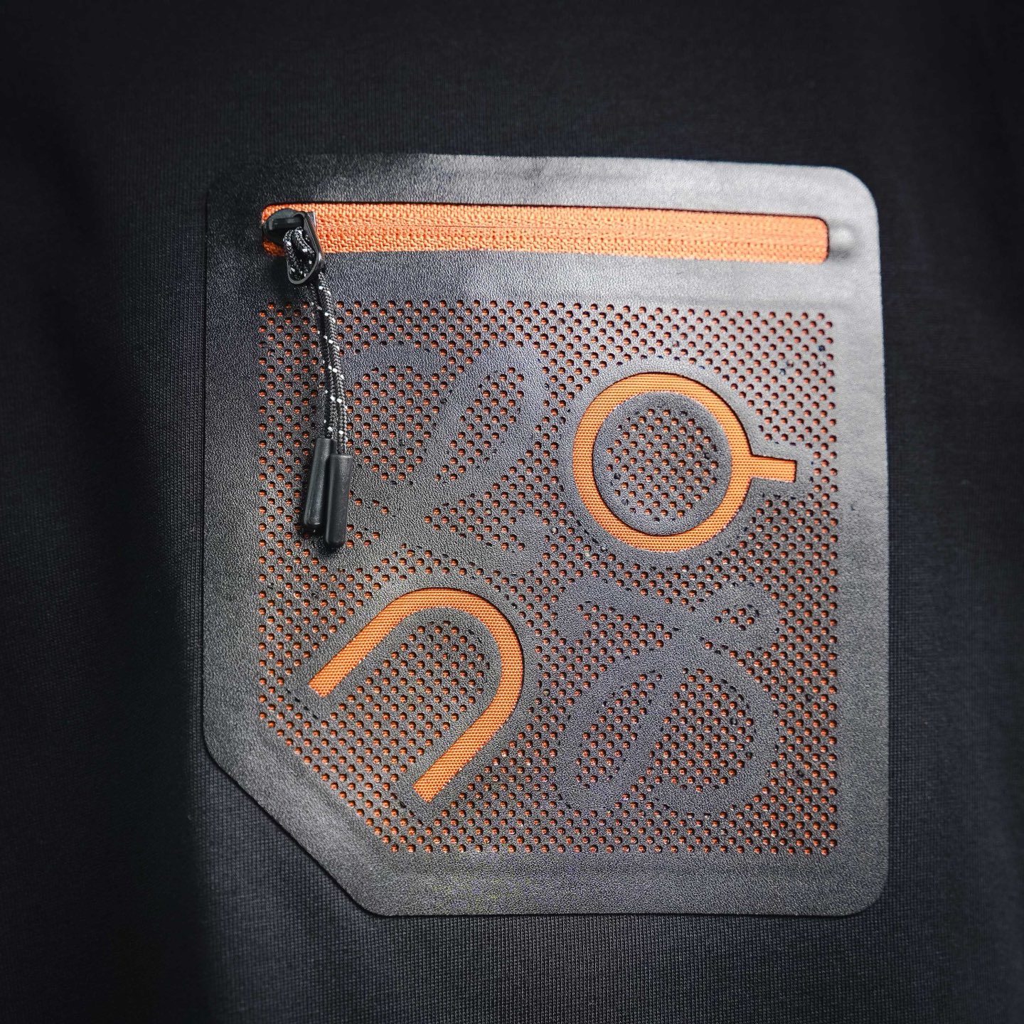 Loe zip pocket t-shirt