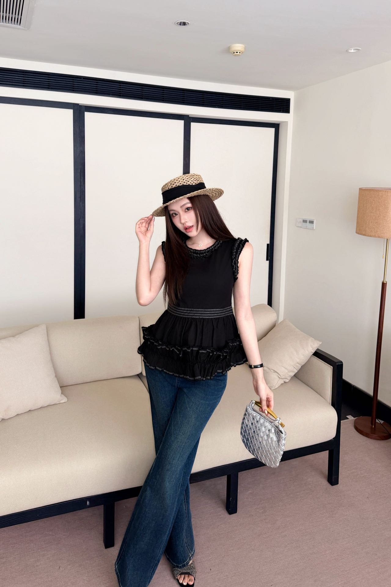 Loui 26ss ruffle sleeveless top