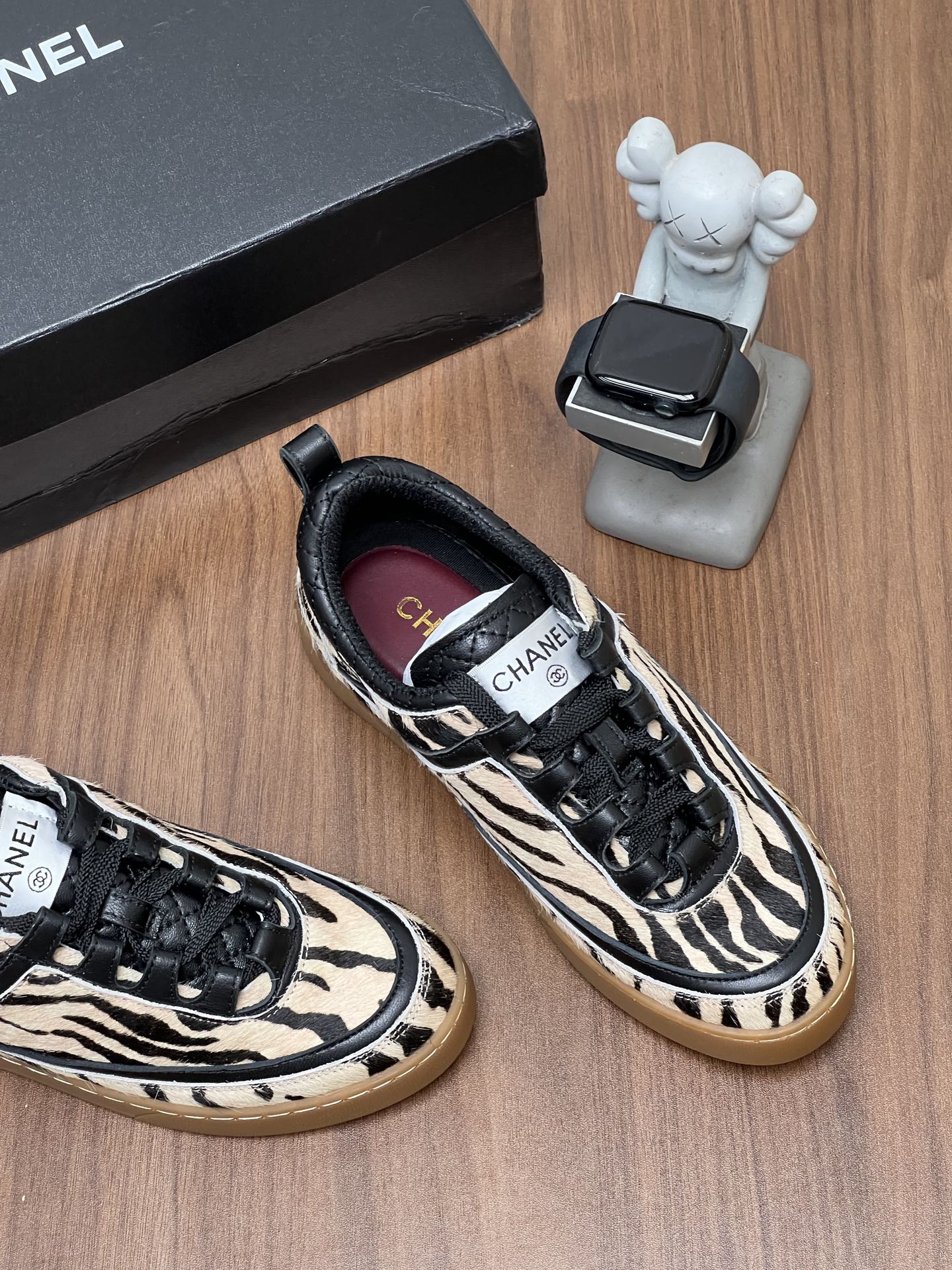 Chan sneaker