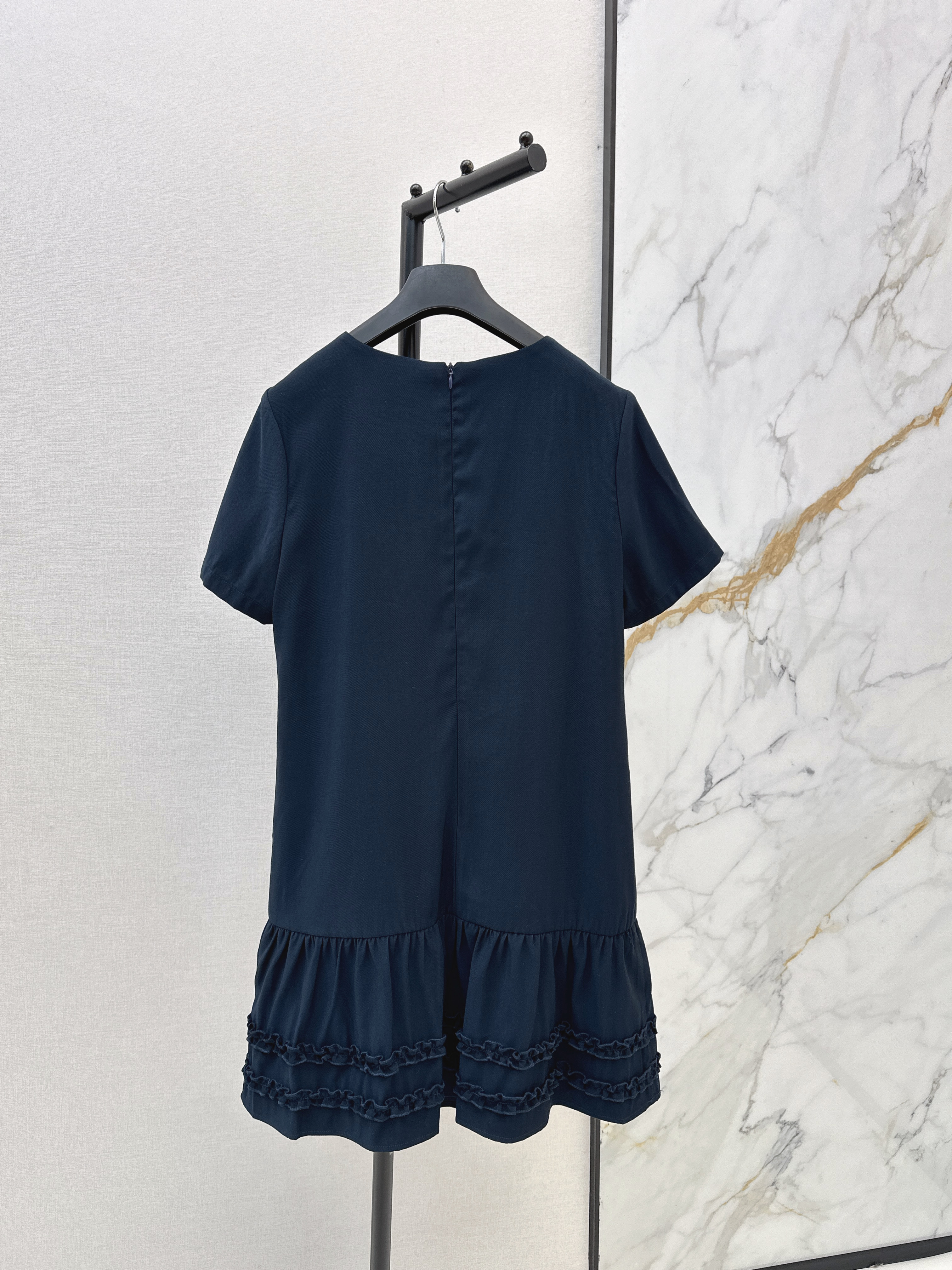 CD 26ss contract dress