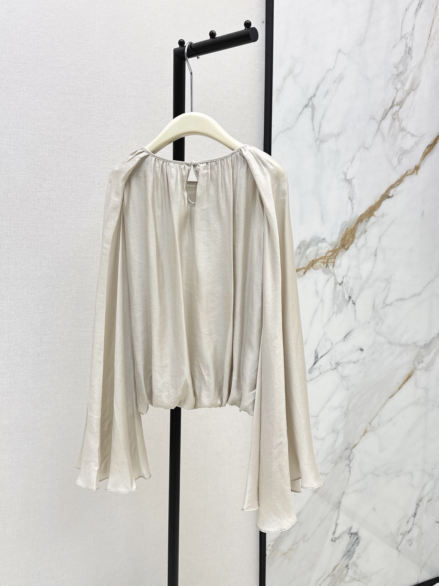 Chol 26ss cape sleeve top