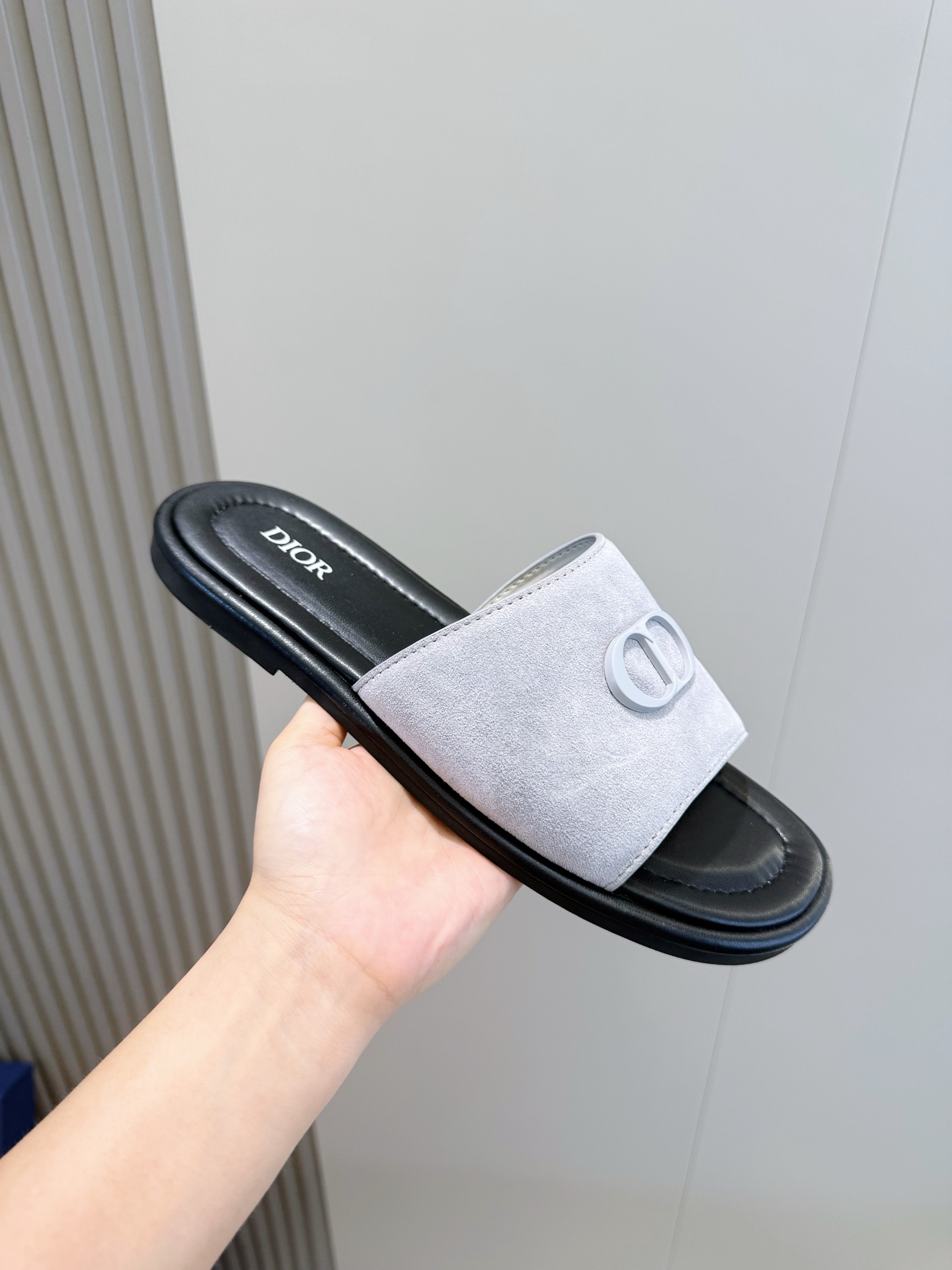 CD slippers