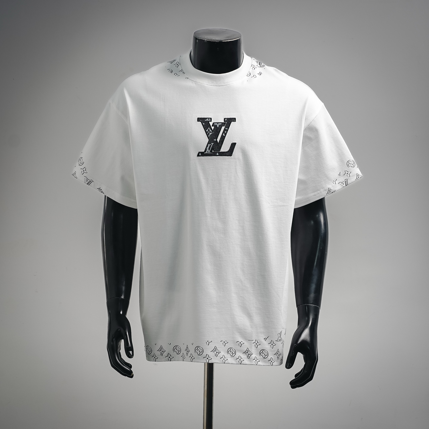Louis letther badge embroidered t-shirt