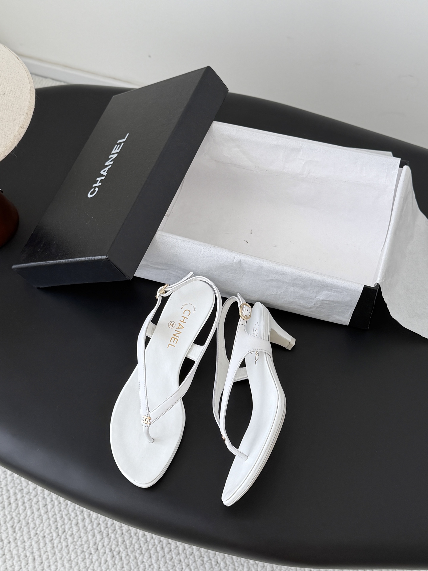 Chan 26C flip-flops sandals