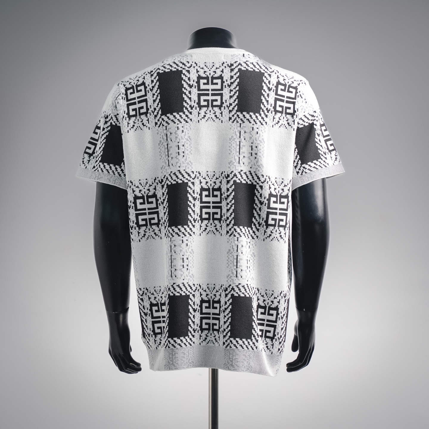 Given jacquard knitted t-shirt