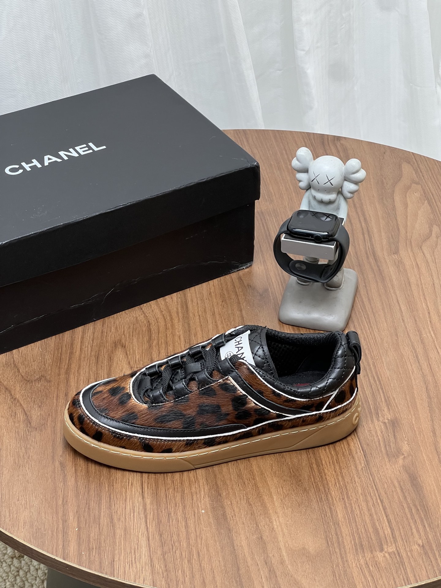 Chan sneaker