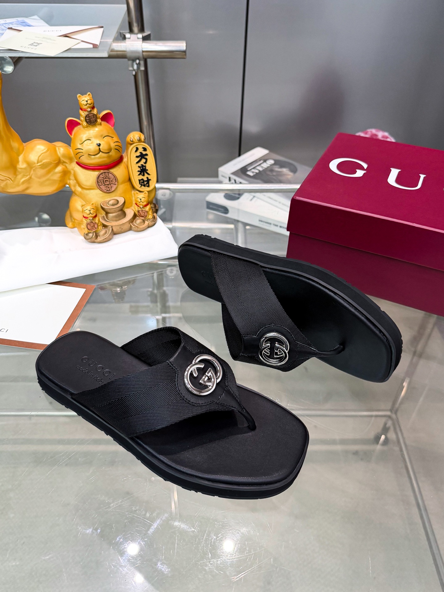 Guc slippers