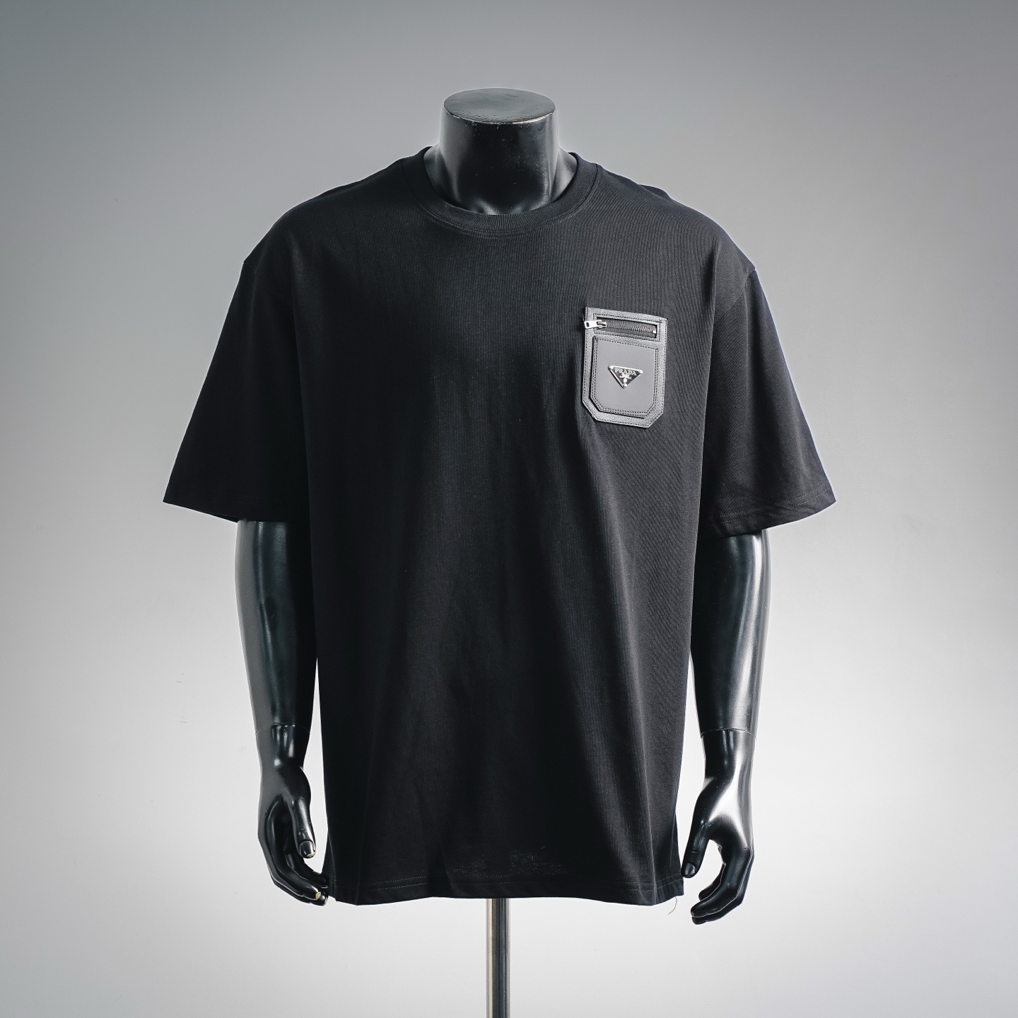 Pra leather pockets t-shirt