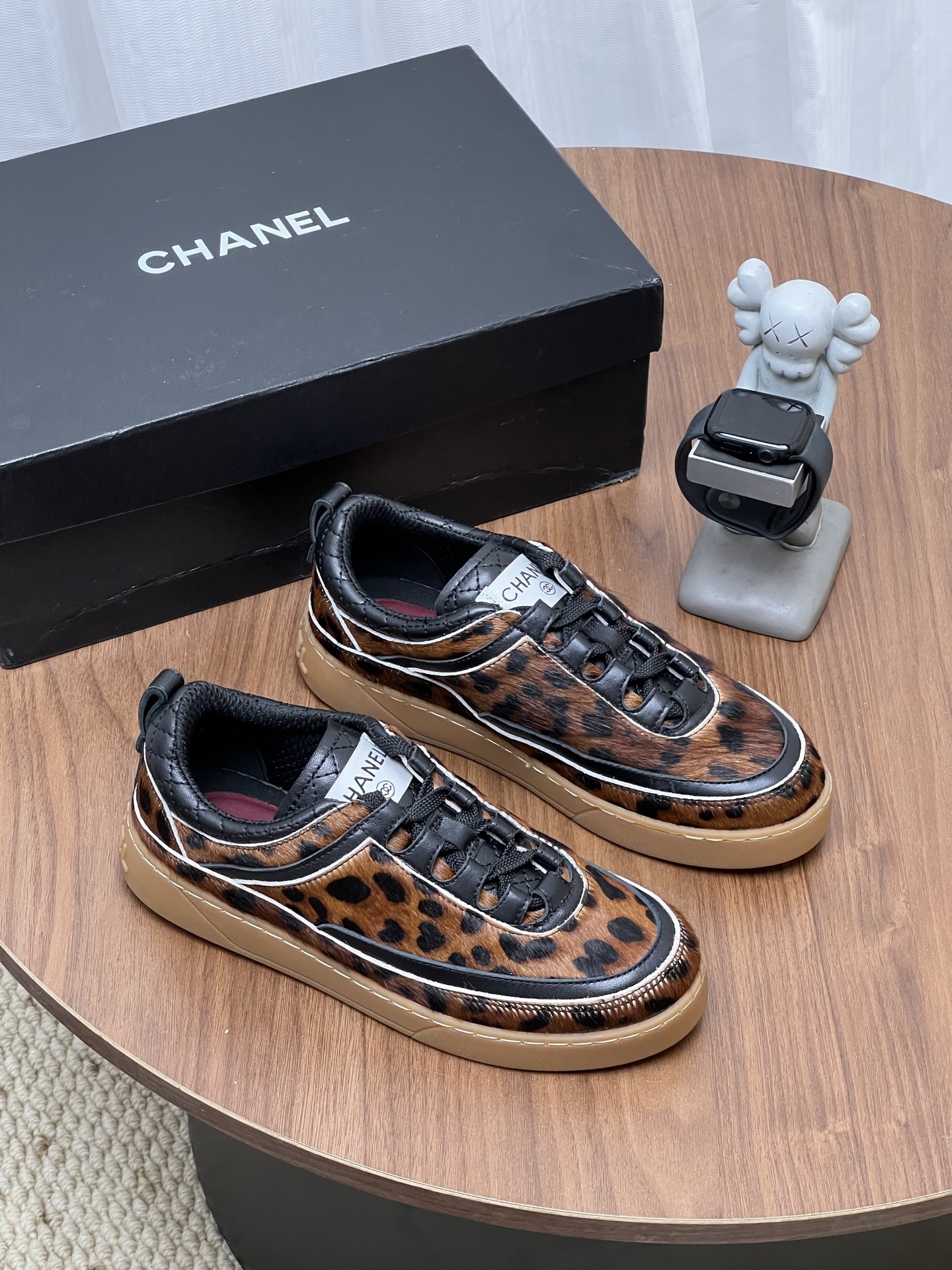 Chan sneaker