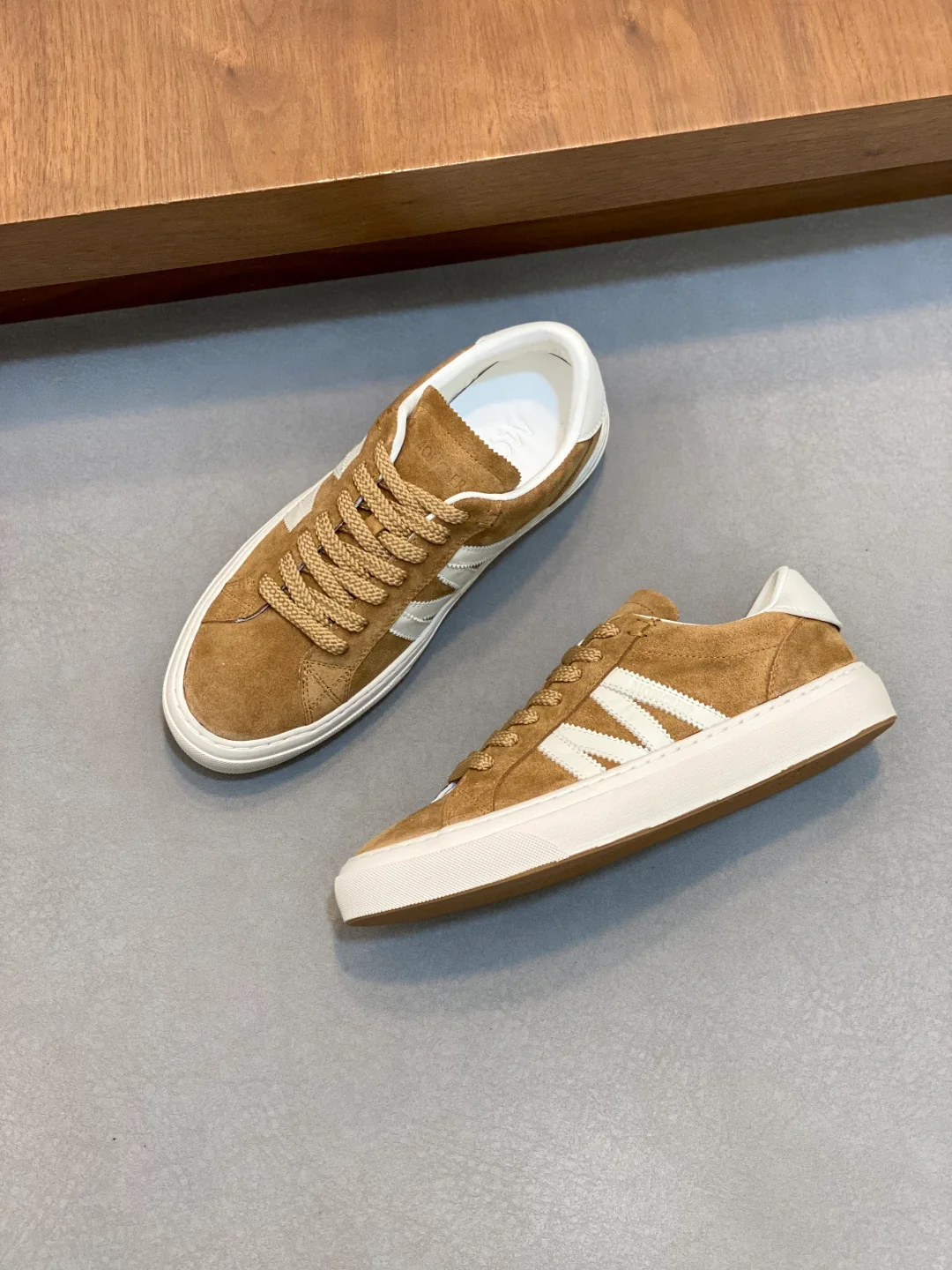 Mon low-top retro sneakers