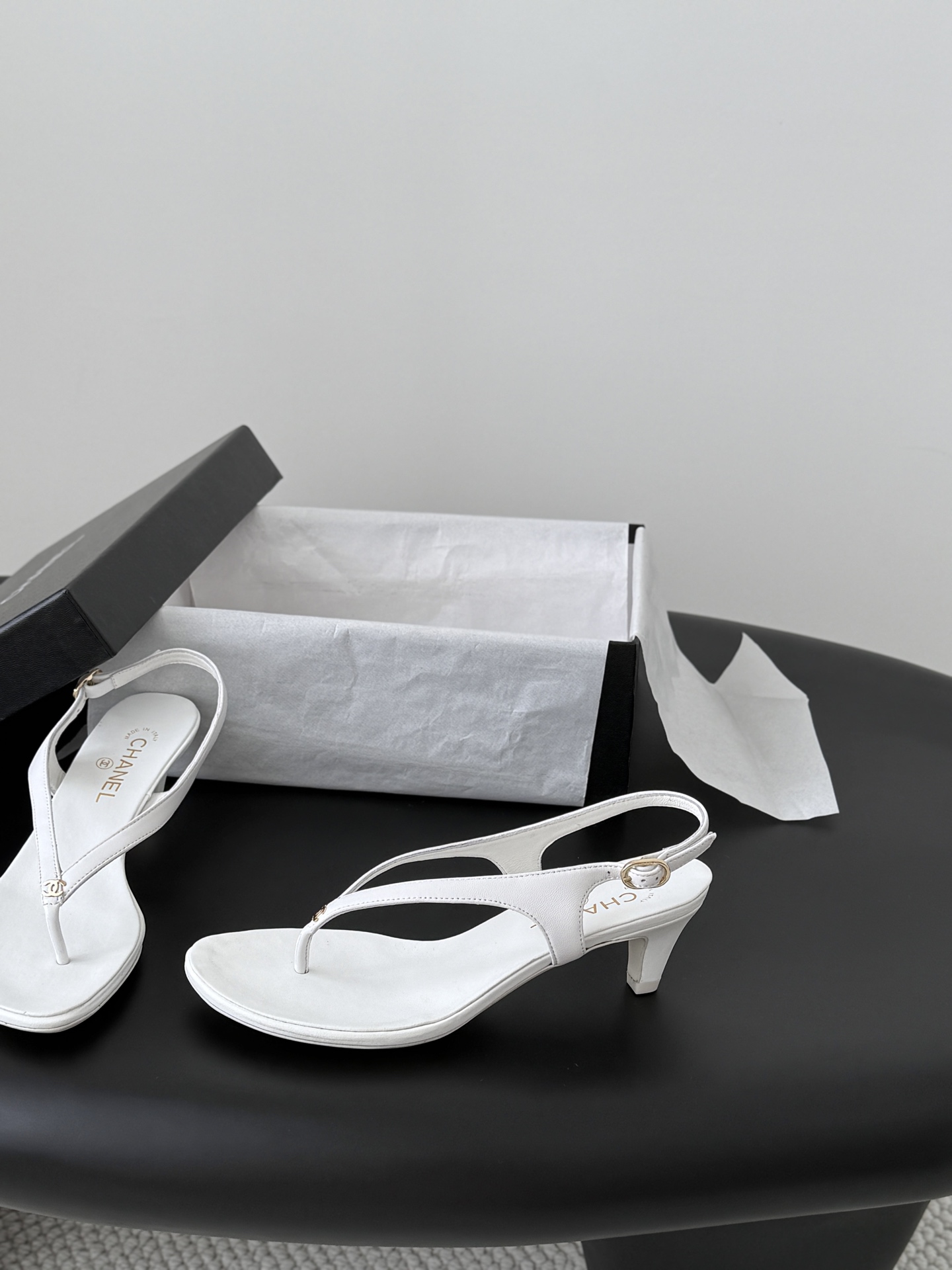 Chan 26C flip-flops sandals