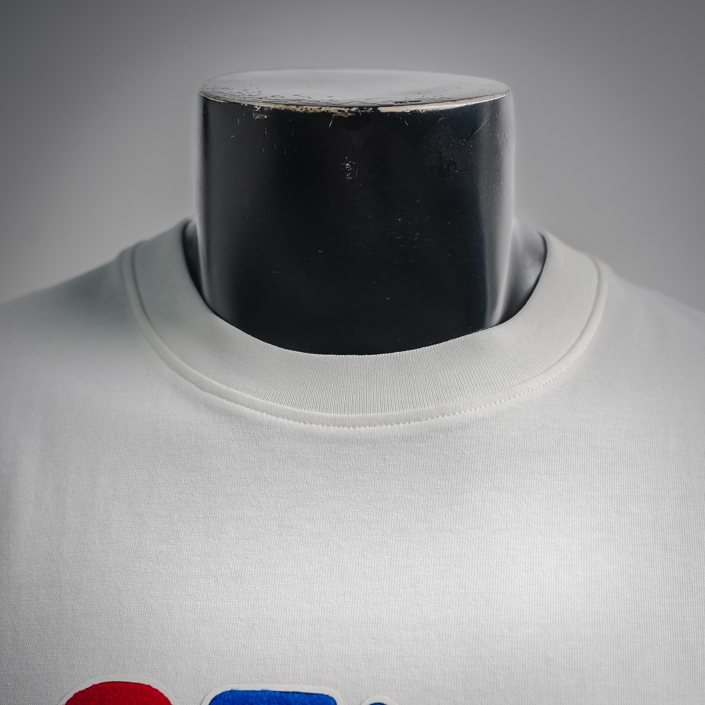 Loe flocked patch t-shirt