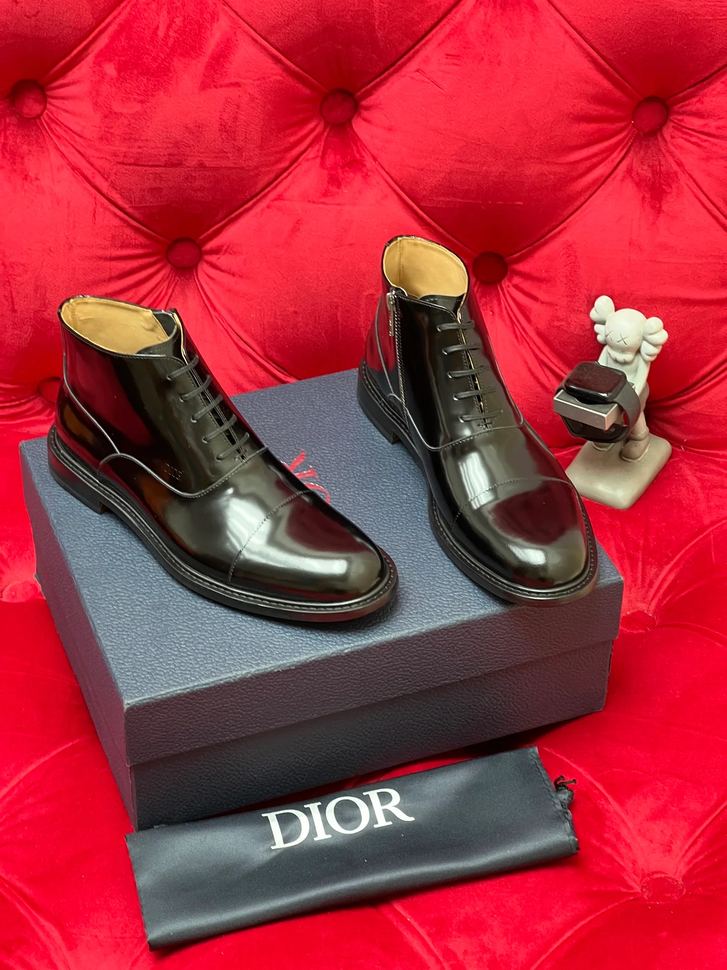 CD leather shoes
