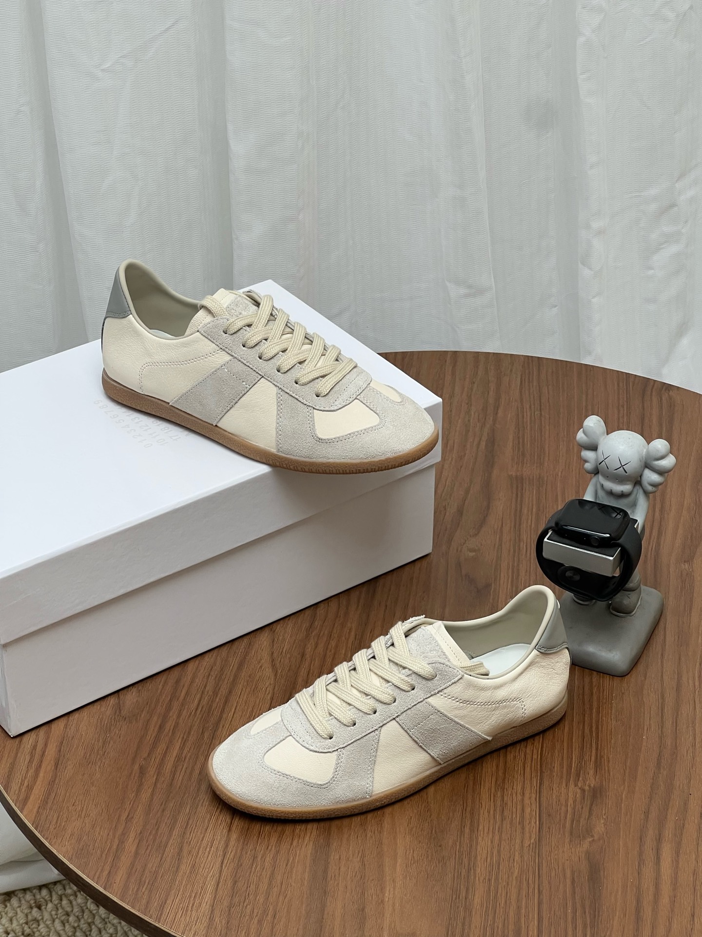 Maison low-top shoes