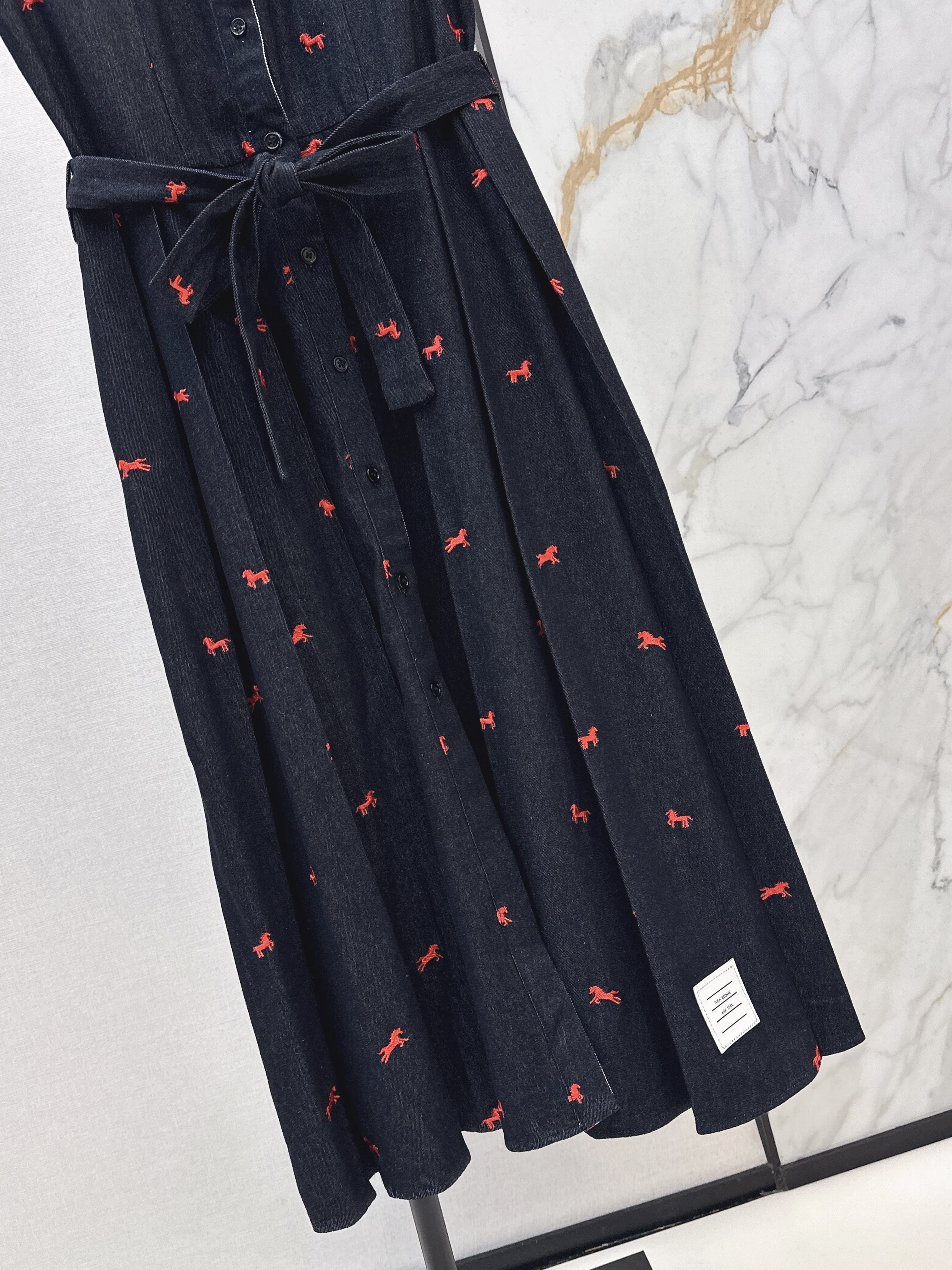Thom 26ss embroidery sleeveless dress