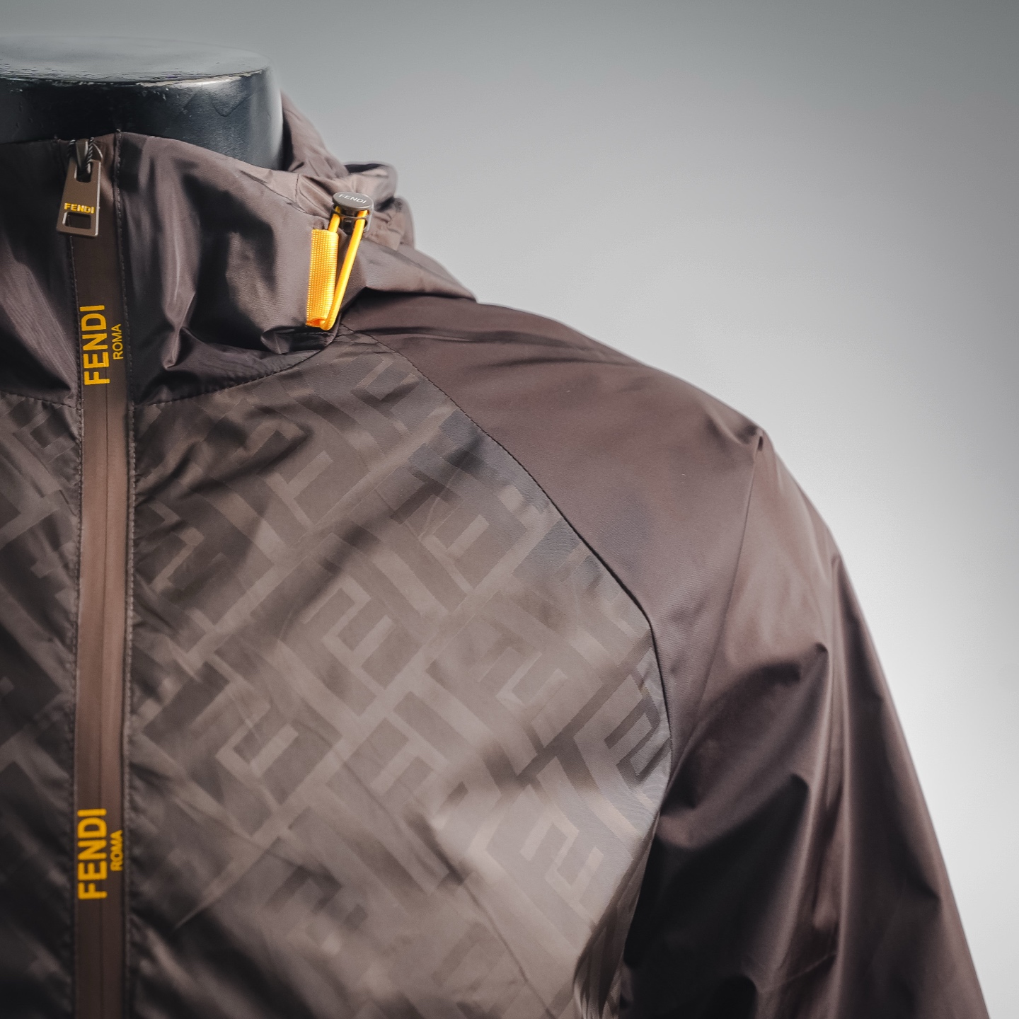 Fend splicing  hooded jacket